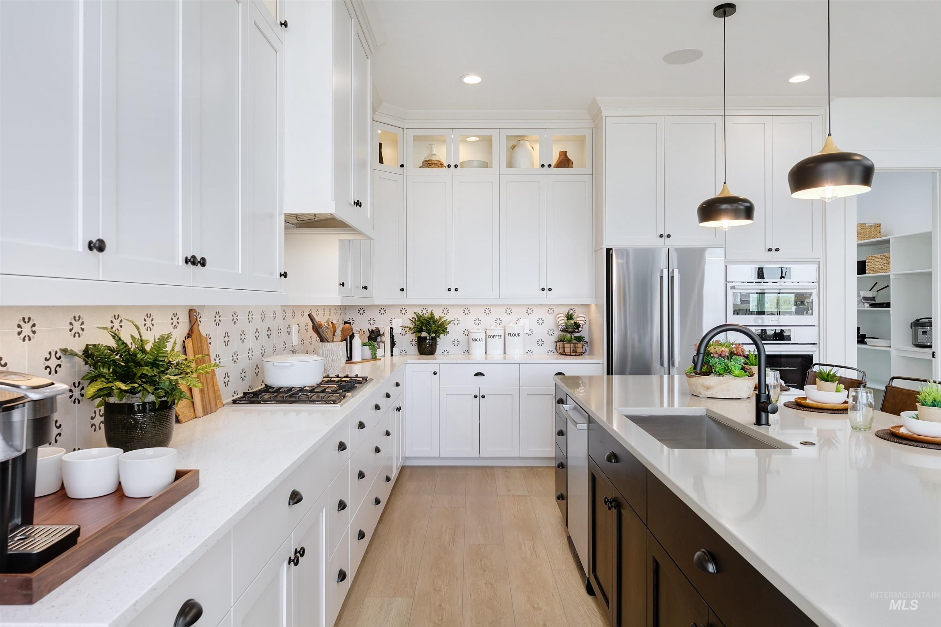 2106 N Annadale Ave Property Photo 3