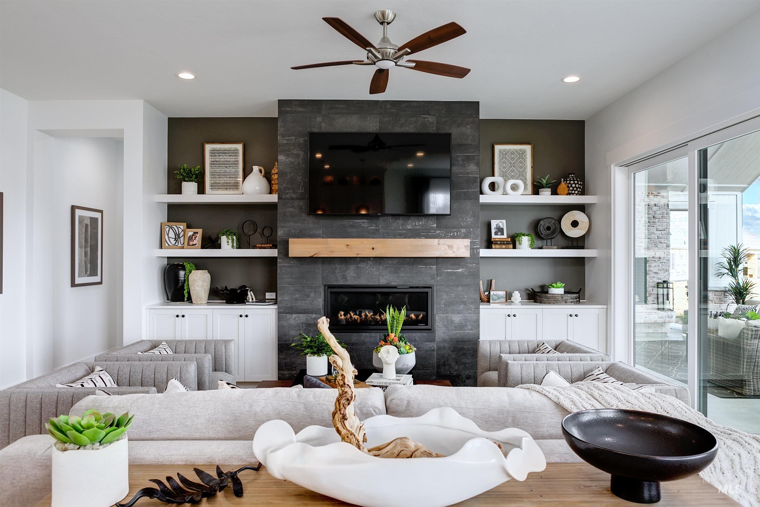 2106 N Annadale Ave Property Photo 4