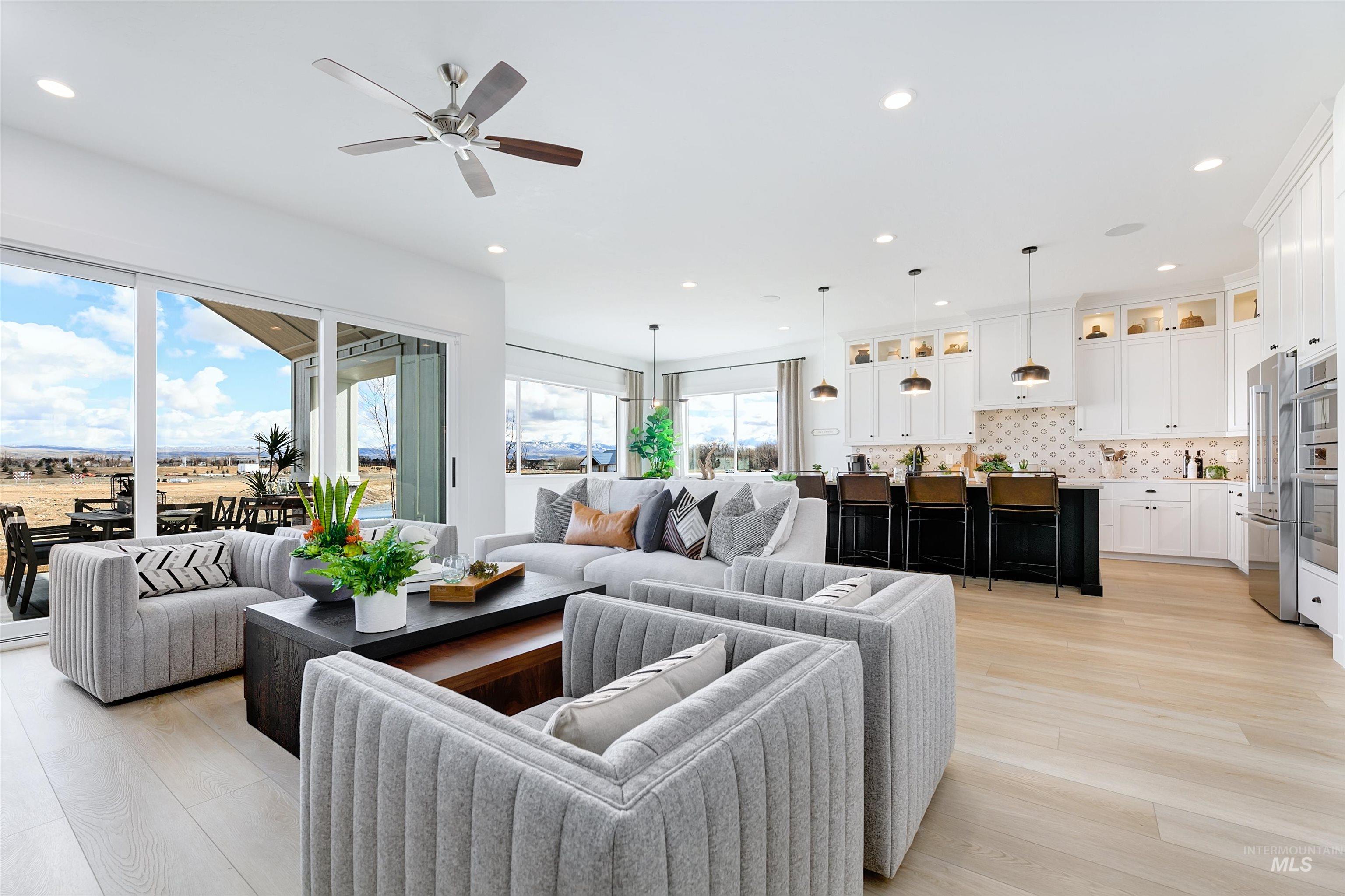 2106 N Annadale Ave Property Photo 5