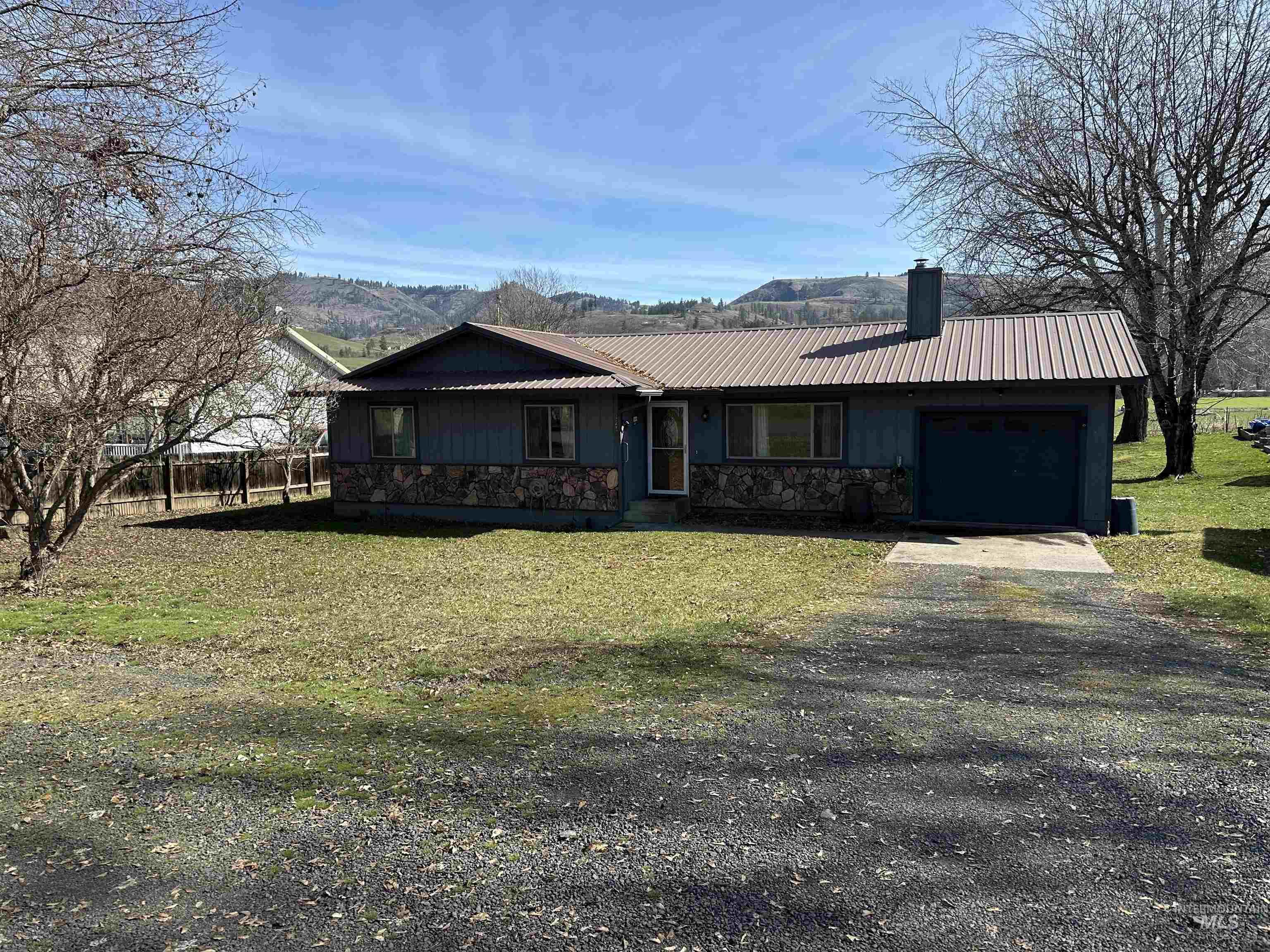 125 N Hill Street Property Photo