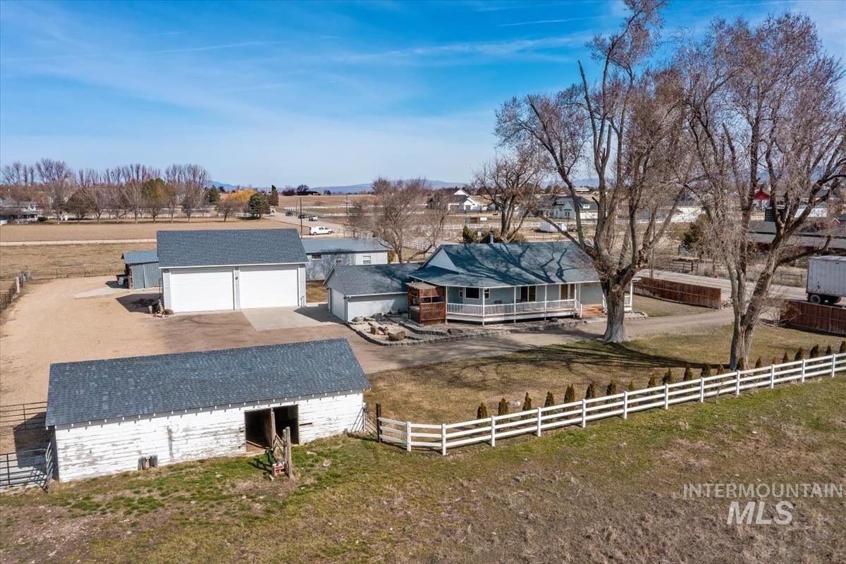 3135 S Black Cat Rd. Property Photo 1