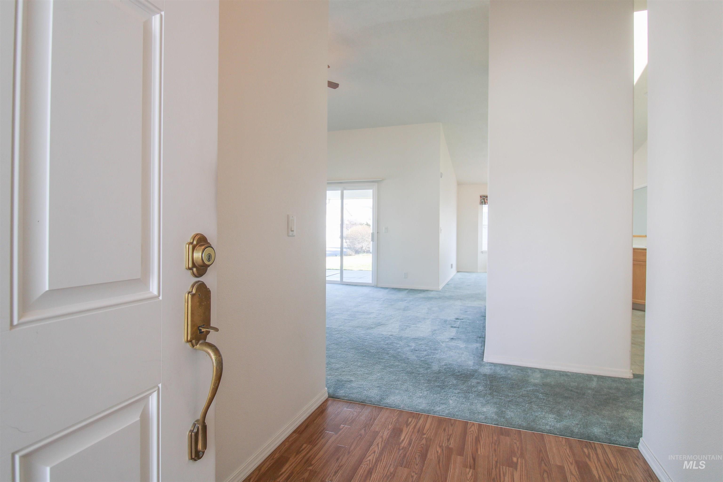 636 N Sterling St Property Photo 3