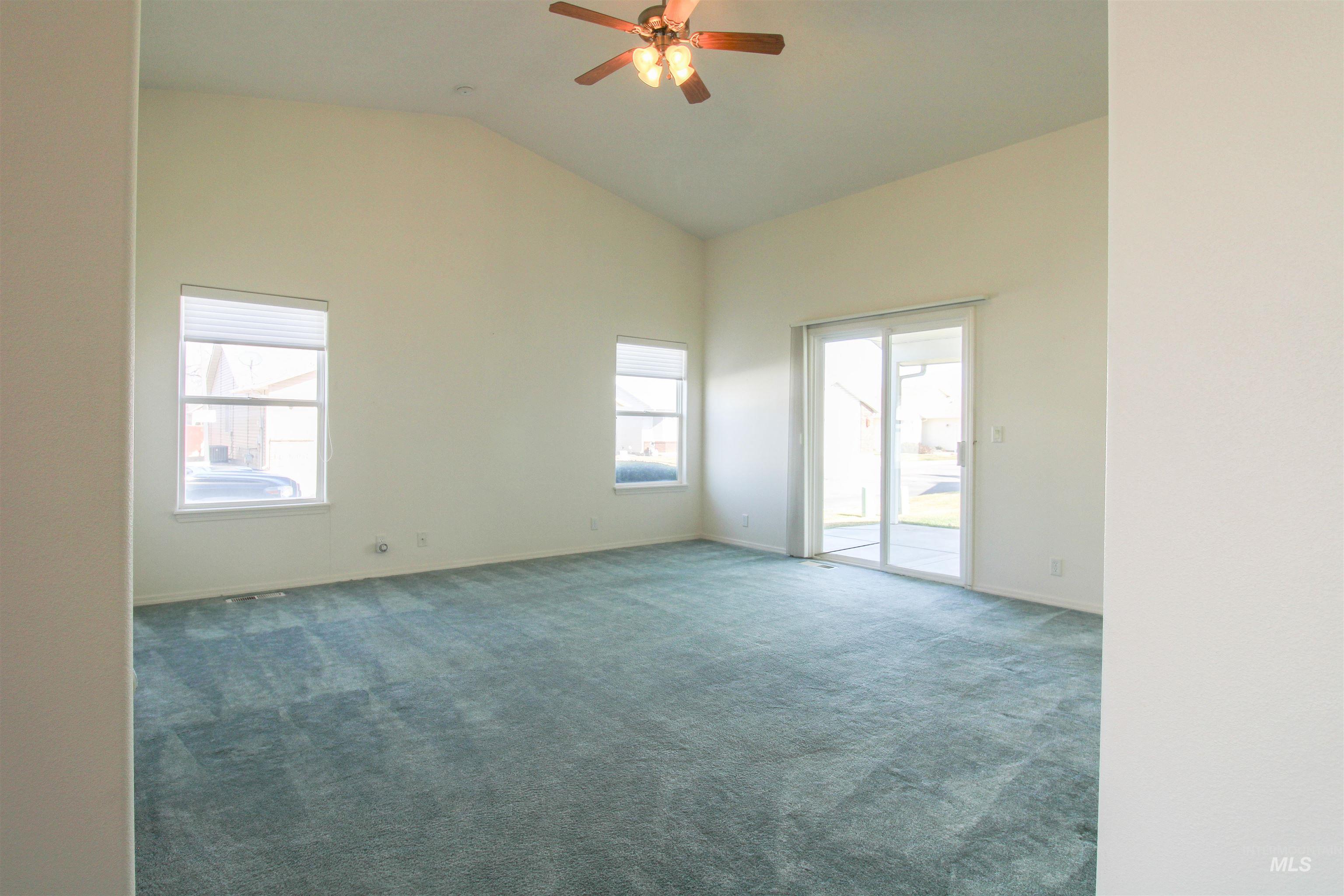 636 N Sterling St Property Photo 4