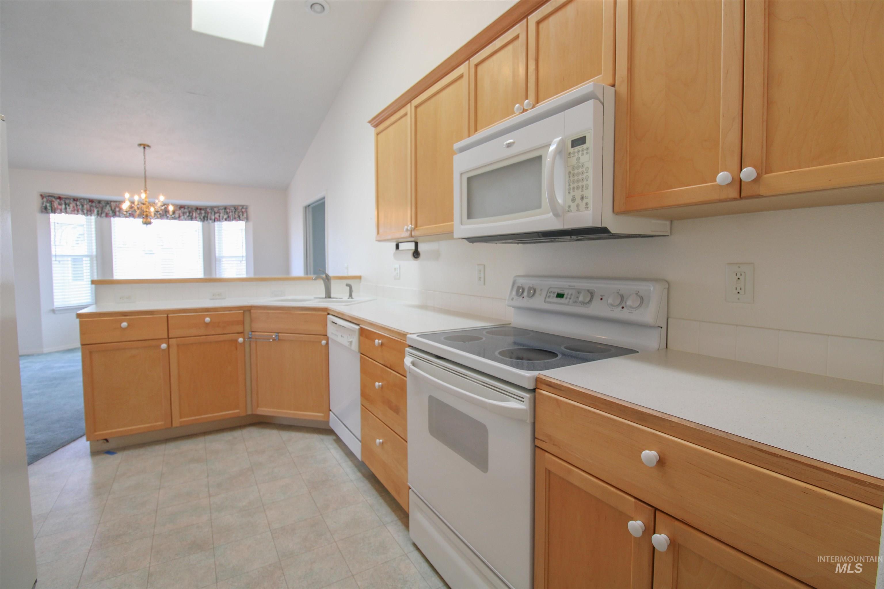 636 N Sterling St Property Photo 5