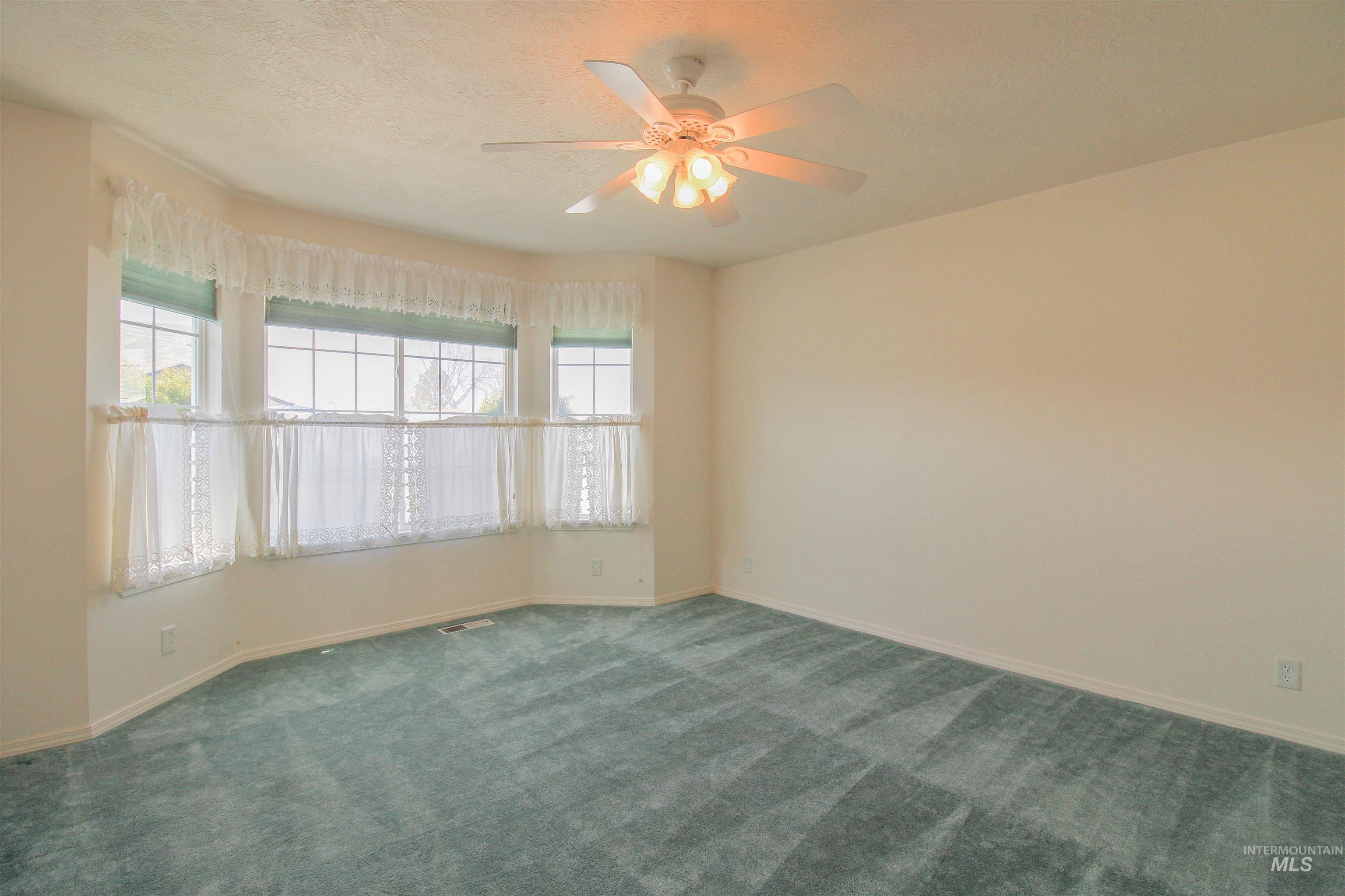 636 N Sterling St Property Photo 11