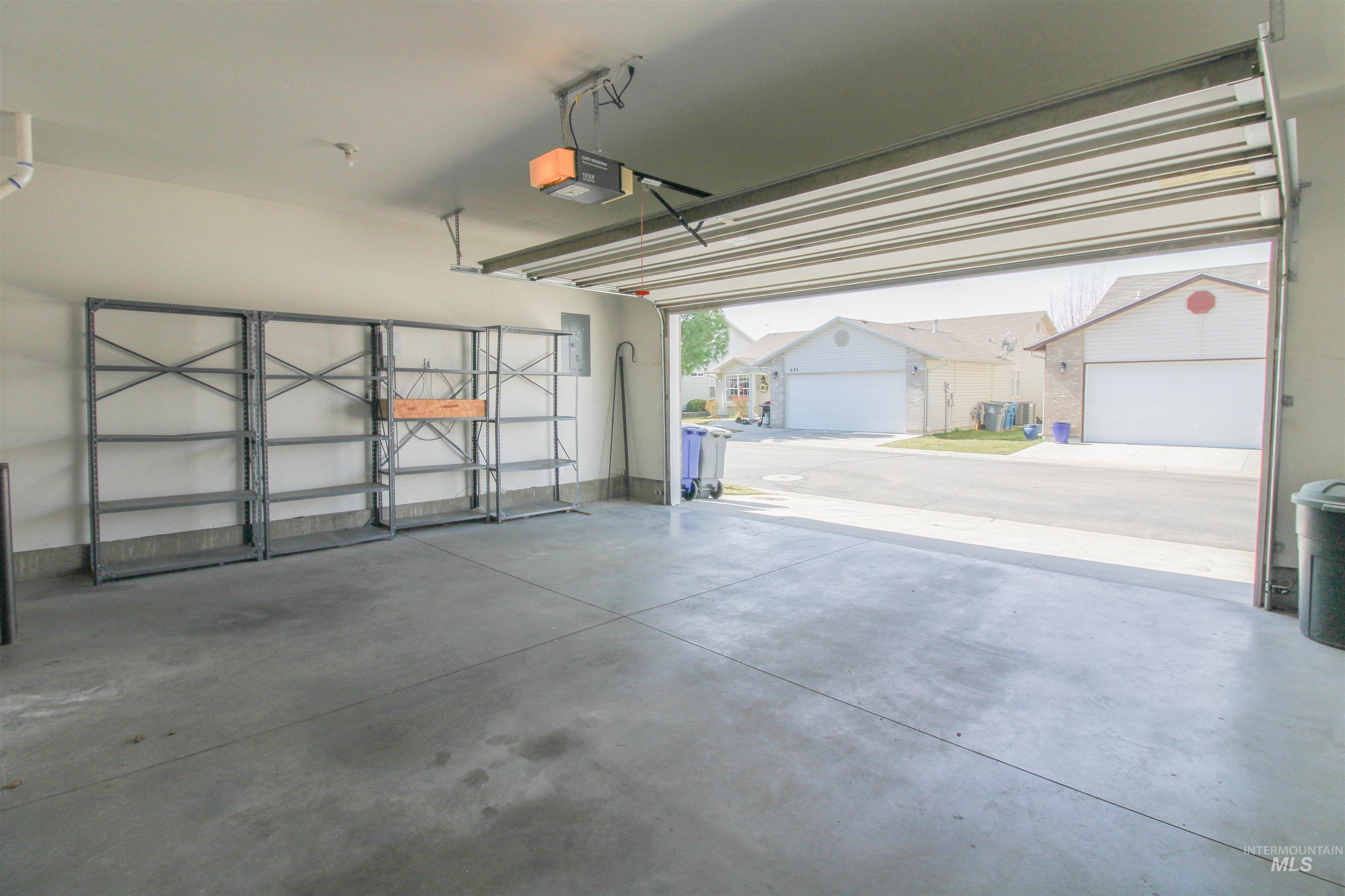 636 N Sterling St Property Photo 19