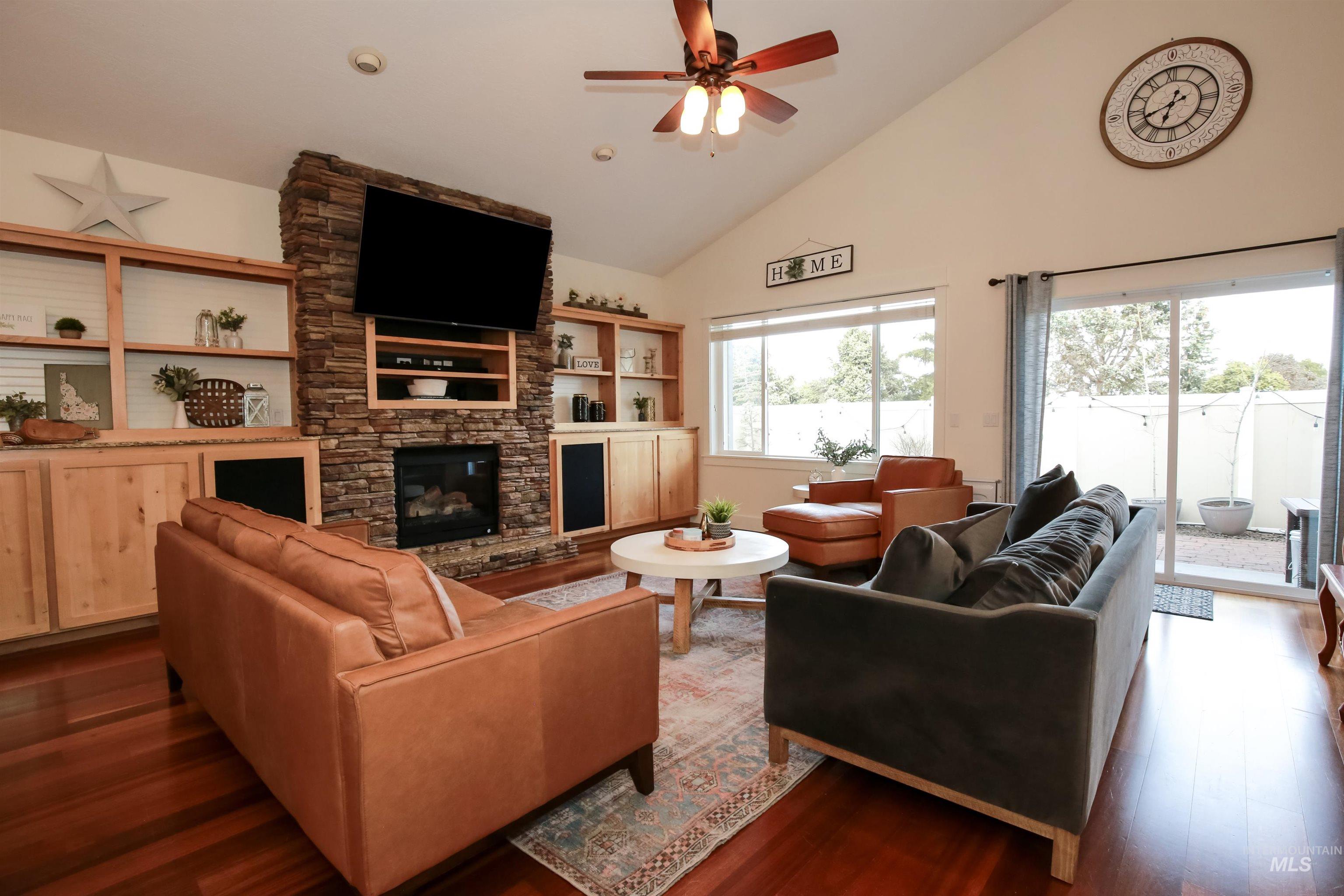 310 Crimson Circle E Property Photo 3