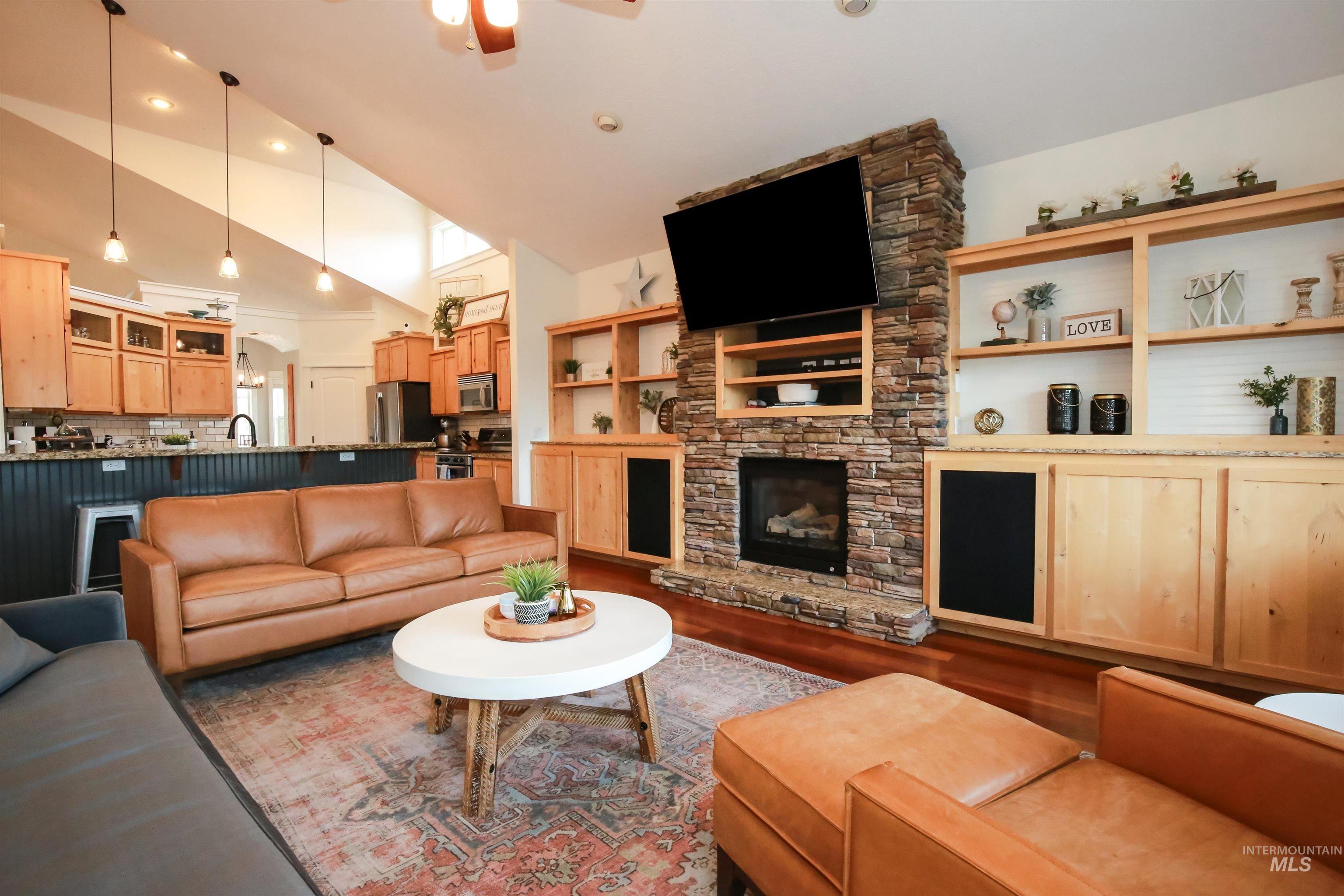 310 Crimson Circle E Property Photo 6
