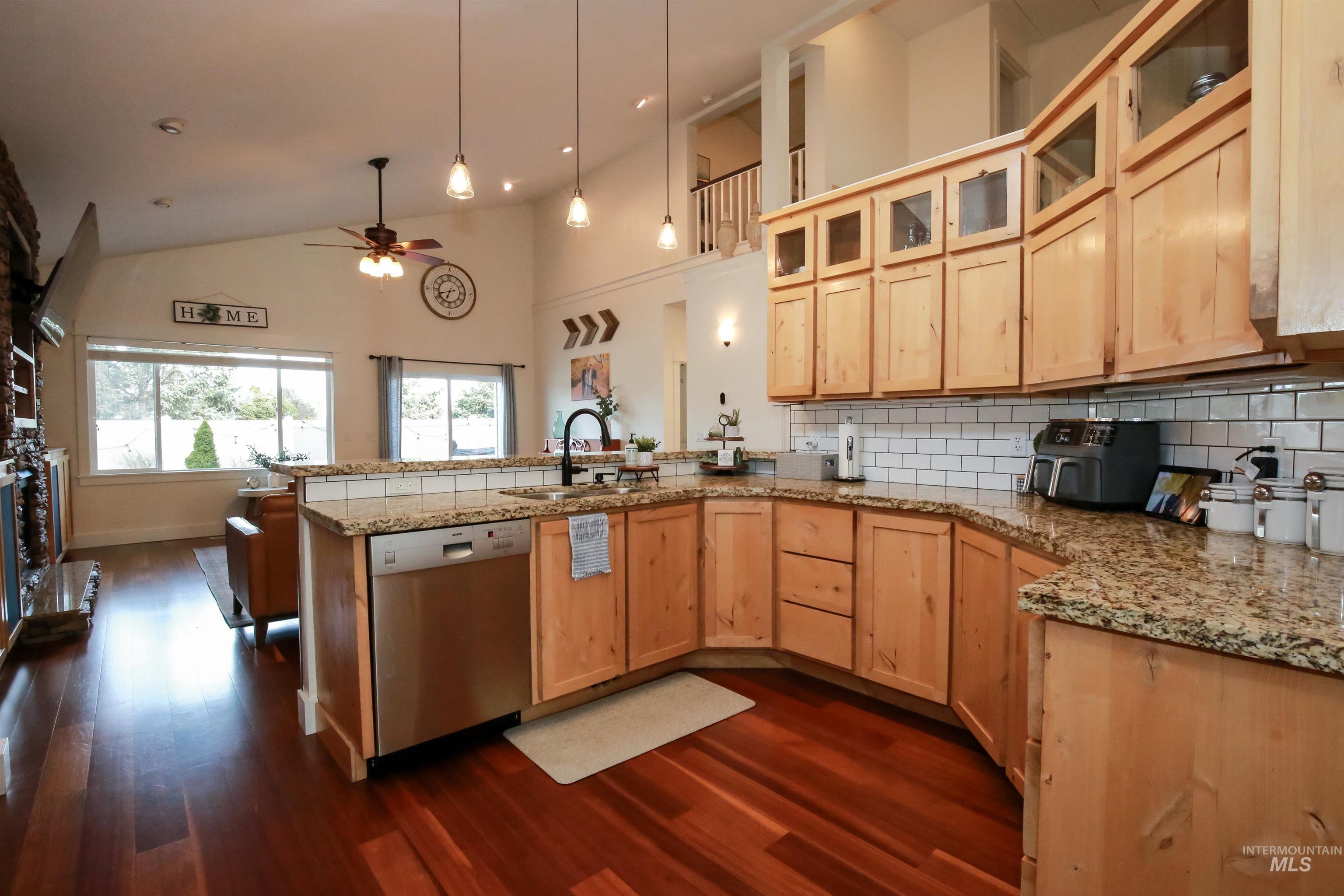 310 Crimson Circle E Property Photo 12