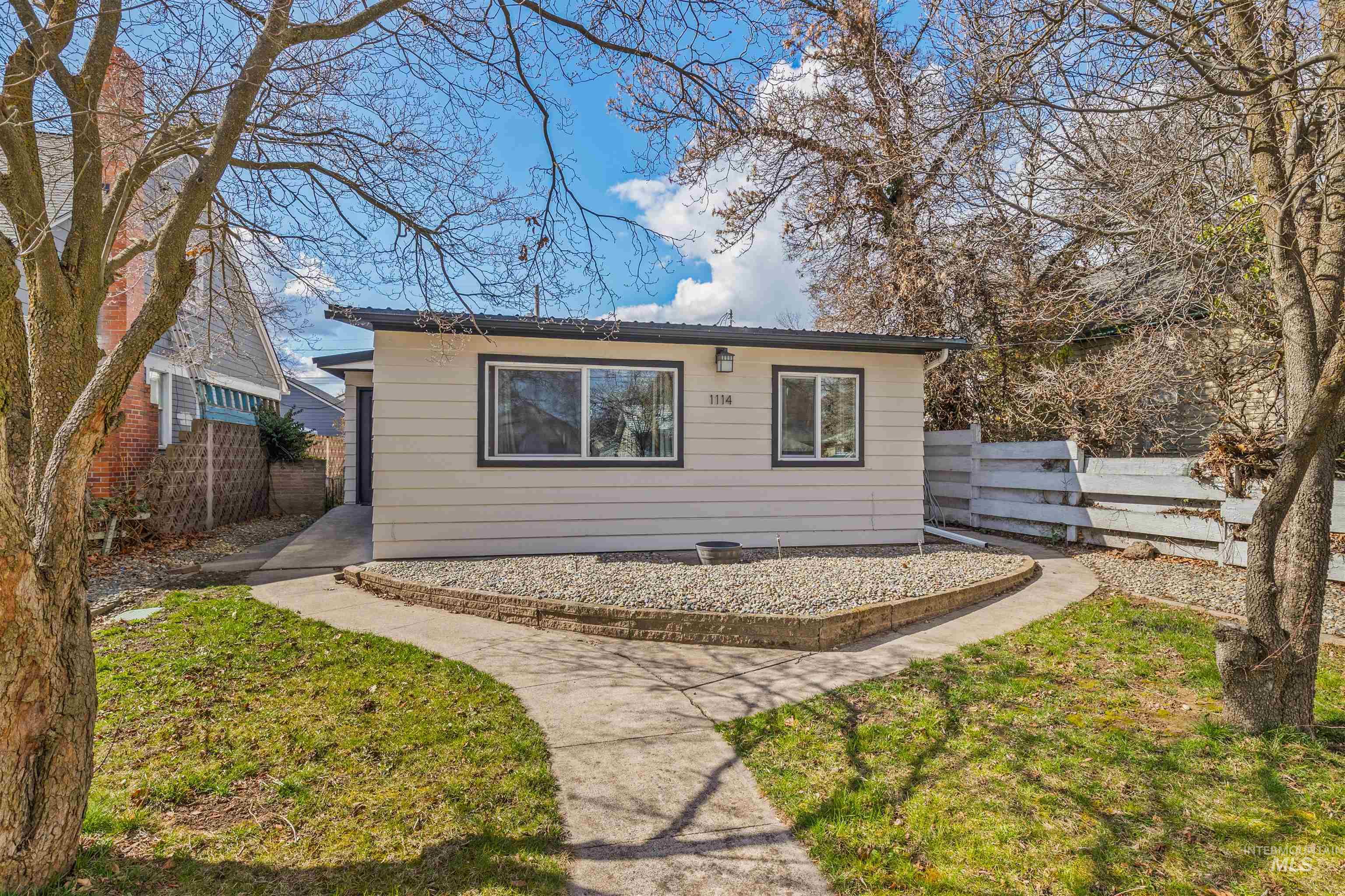 1114 10th St Property Photo