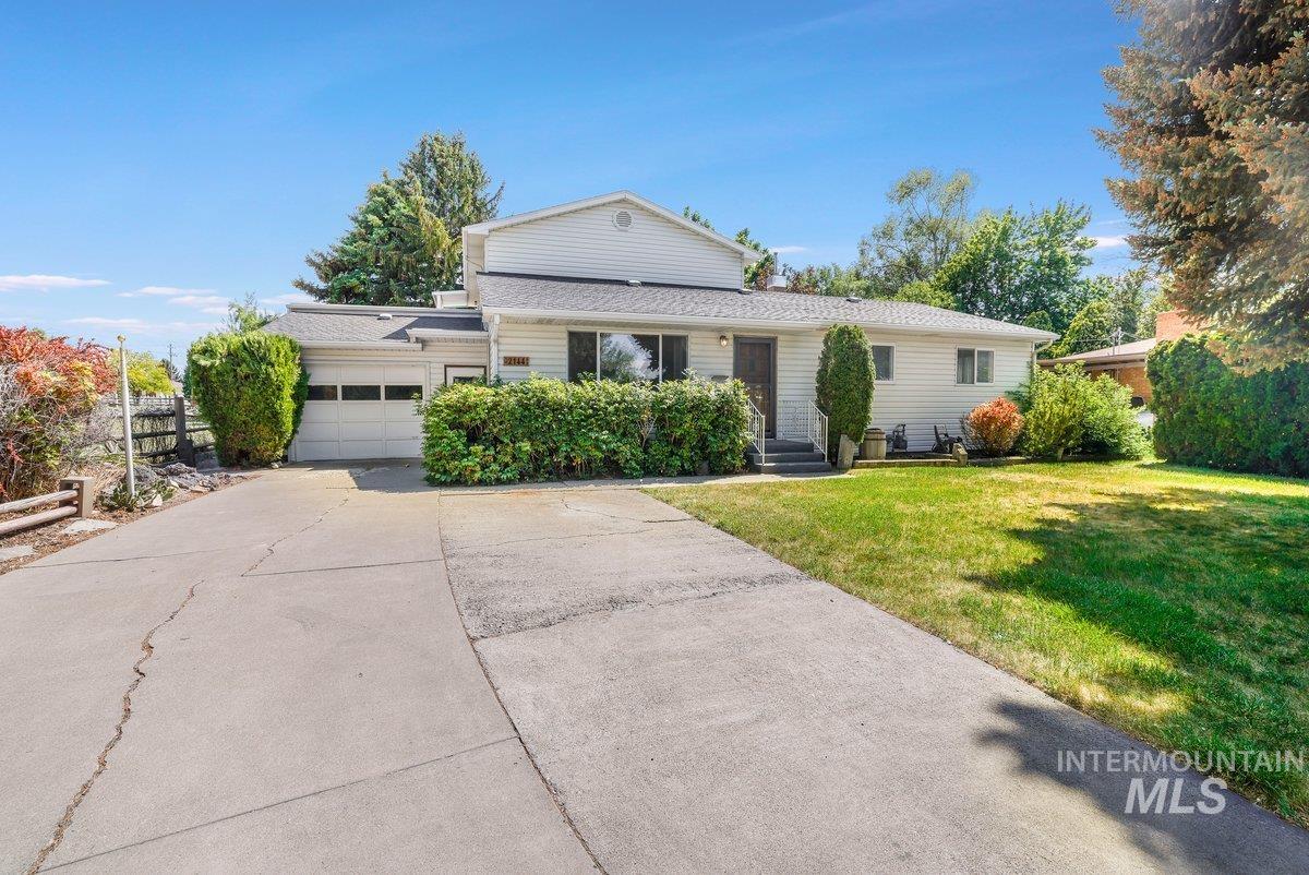 2144 Crestwood Dr Property Photo