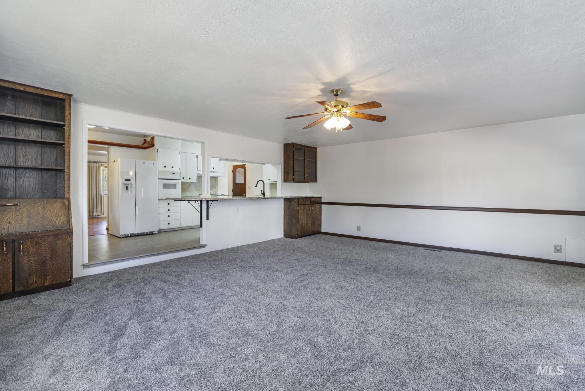 2144 Crestwood Dr Property Photo 7