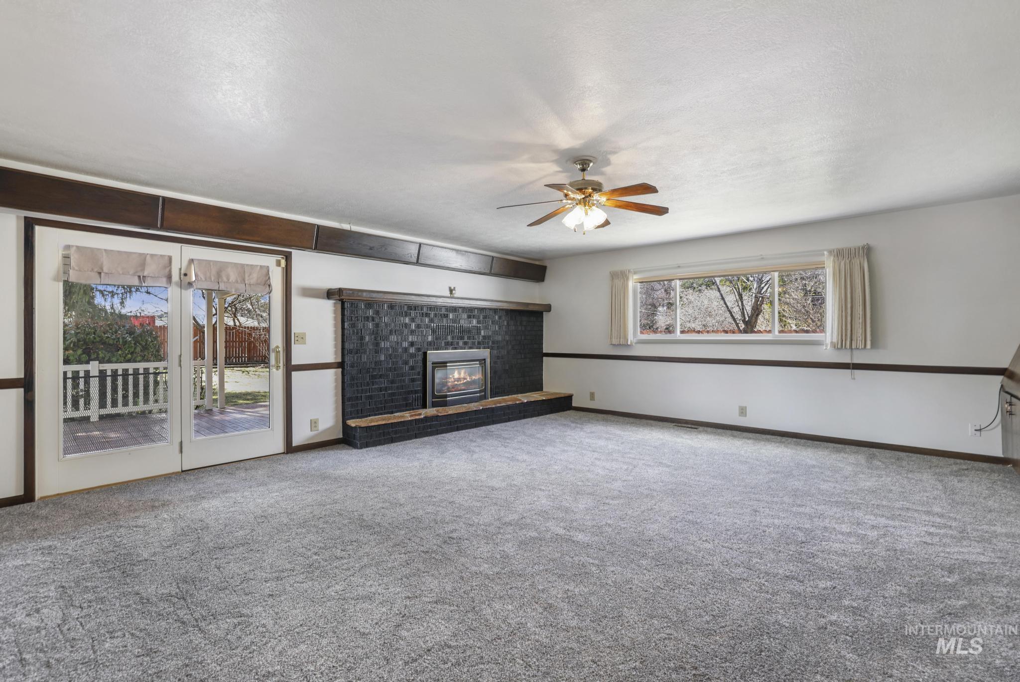 2144 Crestwood Dr Property Photo 8