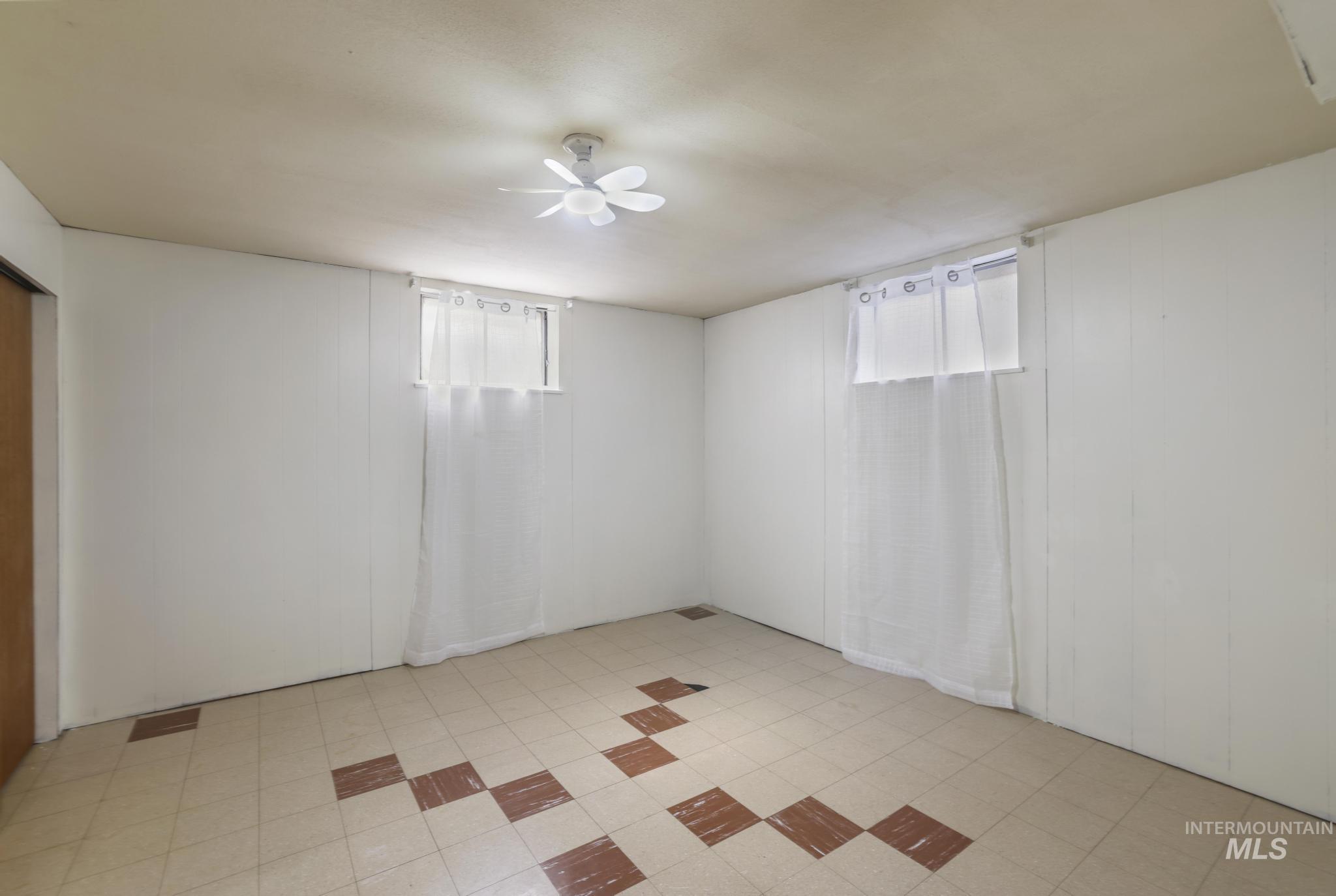 2144 Crestwood Dr Property Photo 36
