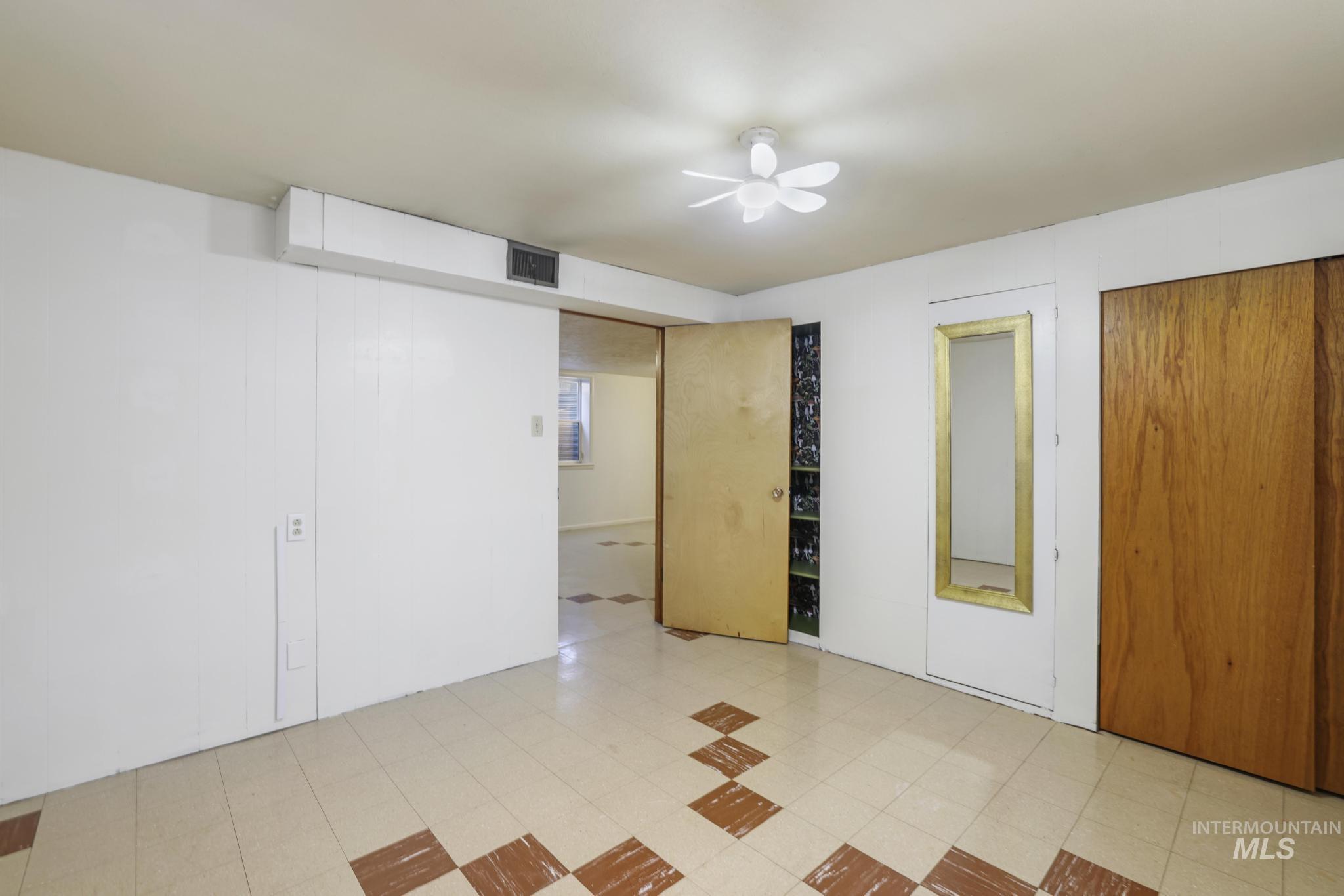2144 Crestwood Dr Property Photo 37