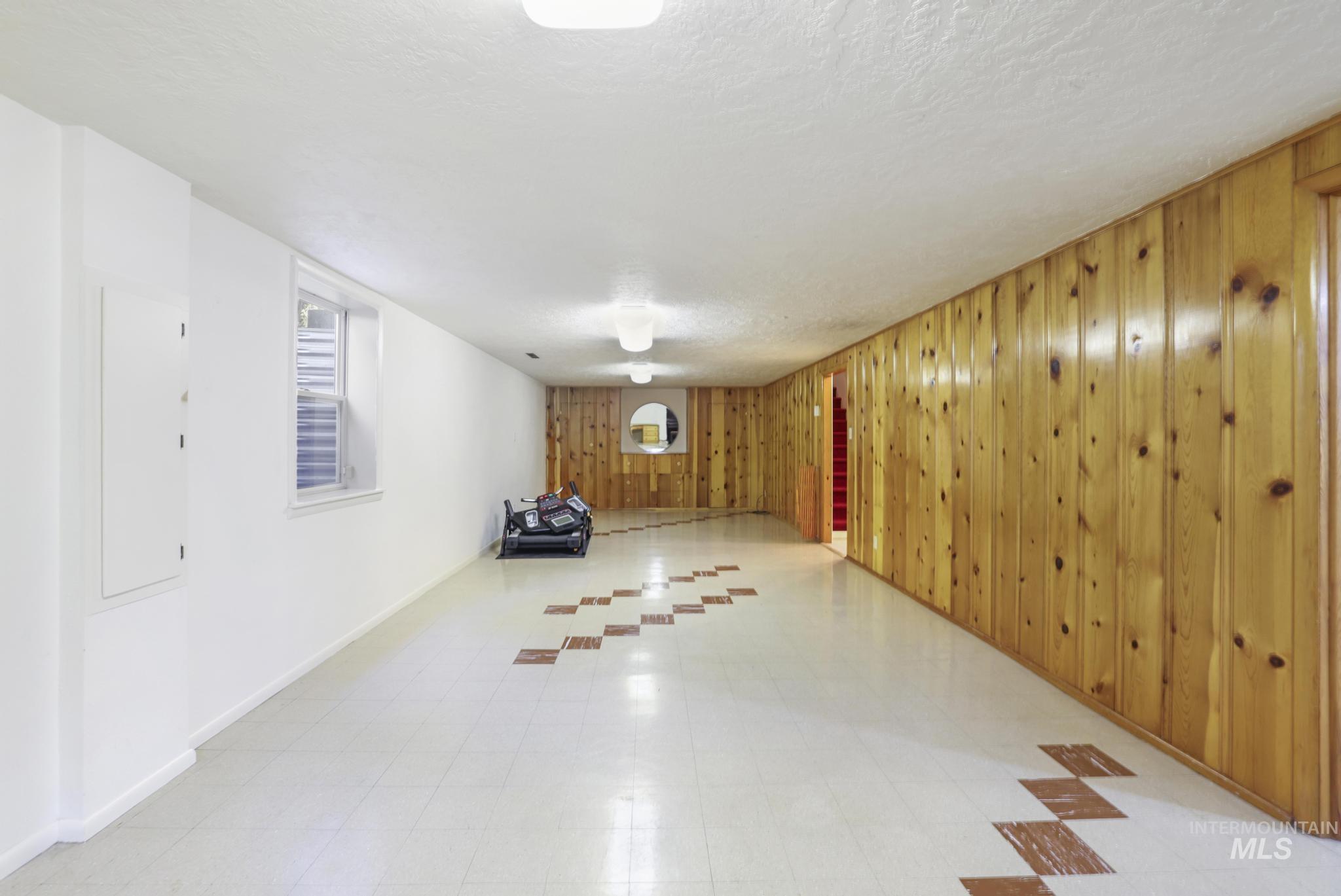 2144 Crestwood Dr Property Photo 41
