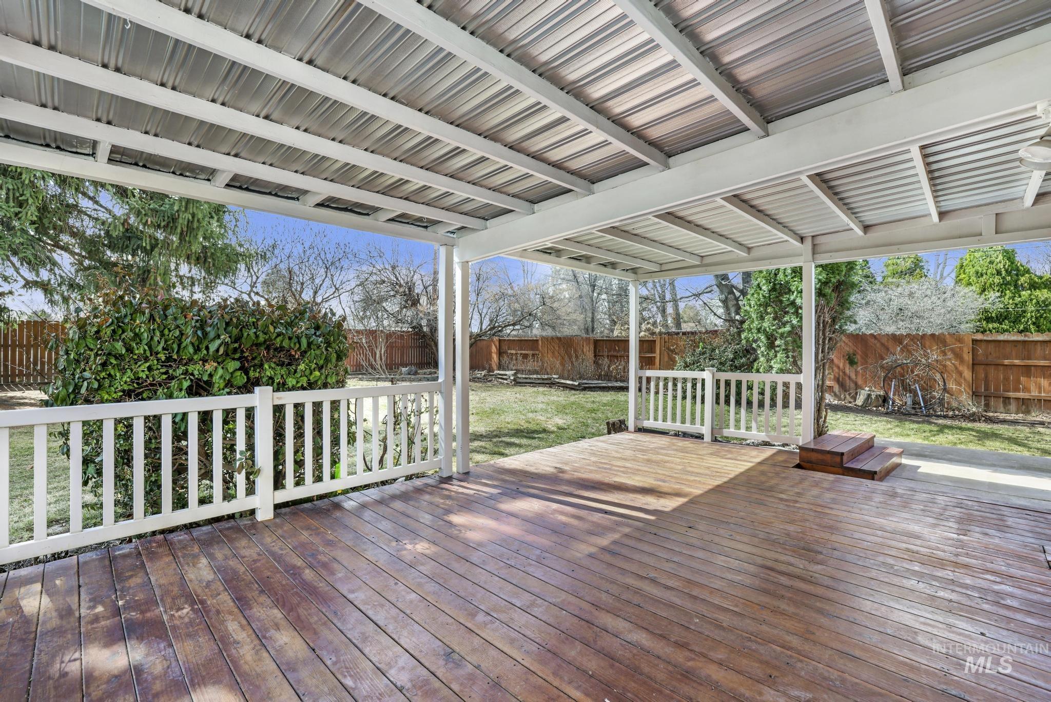 2144 Crestwood Dr Property Photo 45