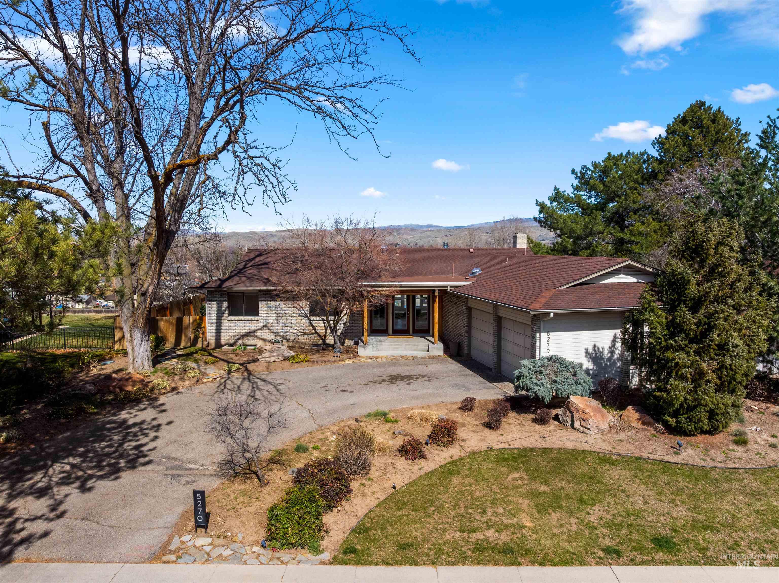 5270 N Sorrento Dr. Property Photo