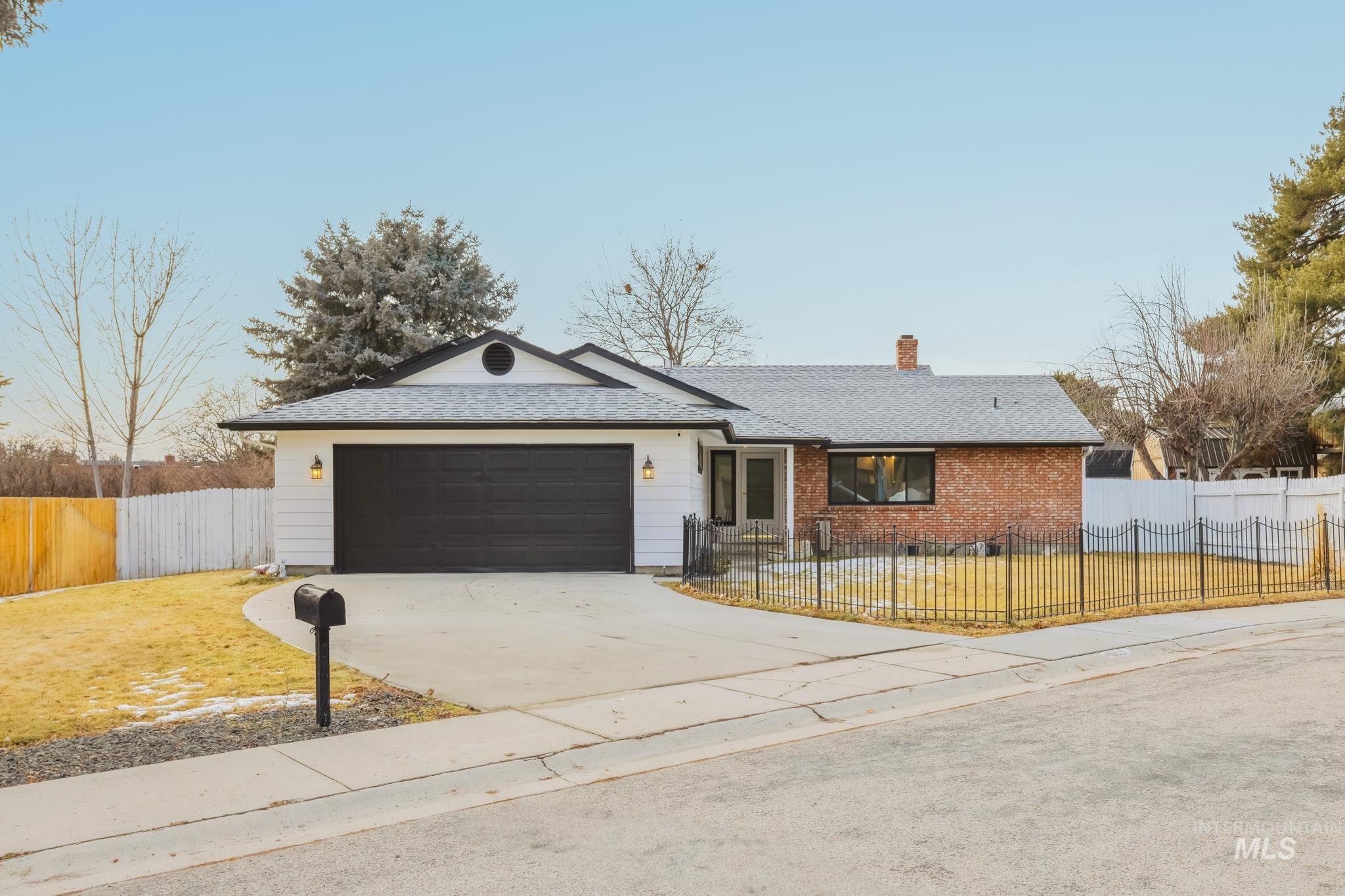 4655 S Chinook Ave Property Photo