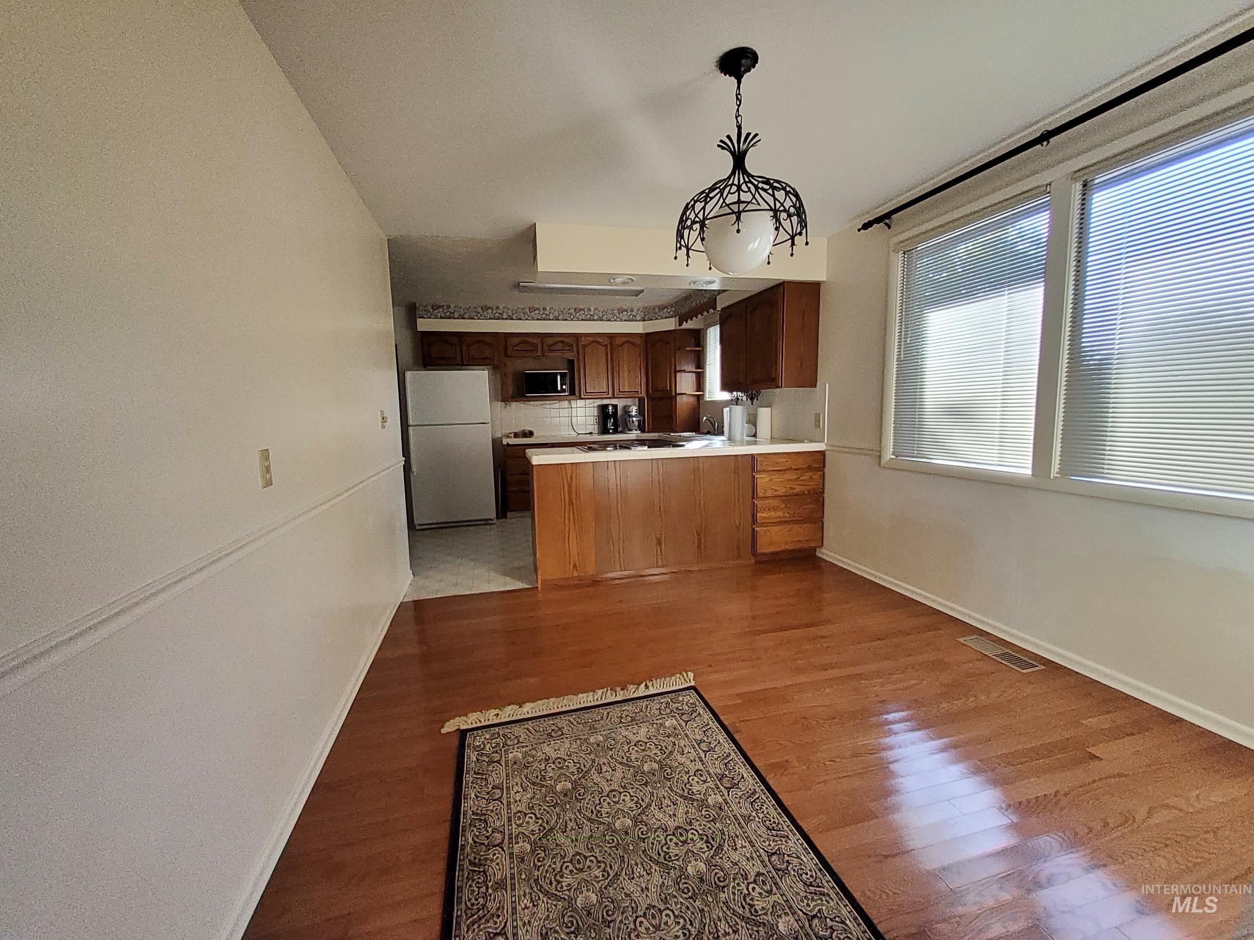 202 East Ave A Property Photo 3
