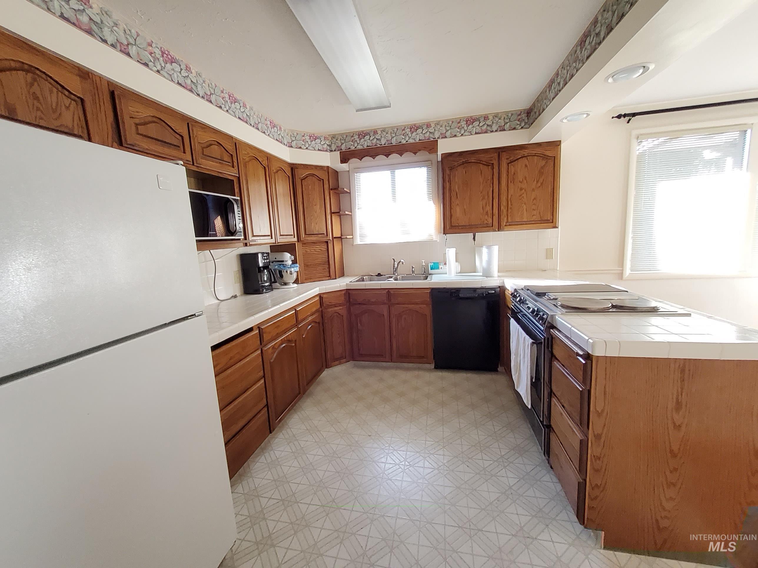 202 East Ave A Property Photo 5