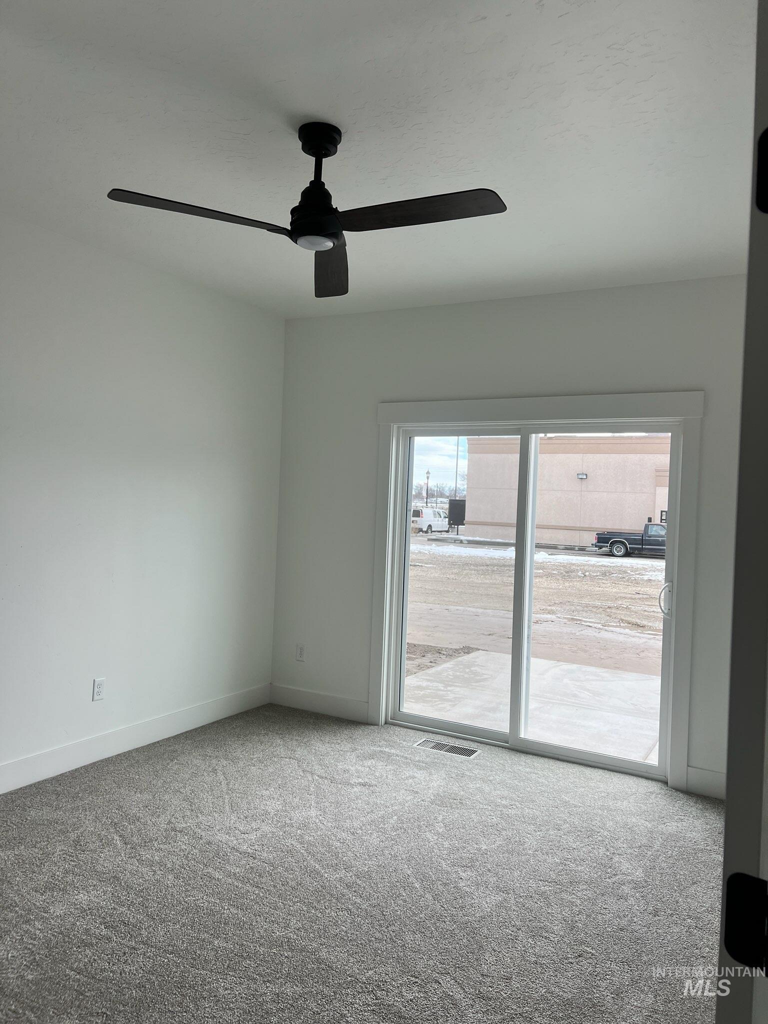 312 E Owyhee Property Photo 4
