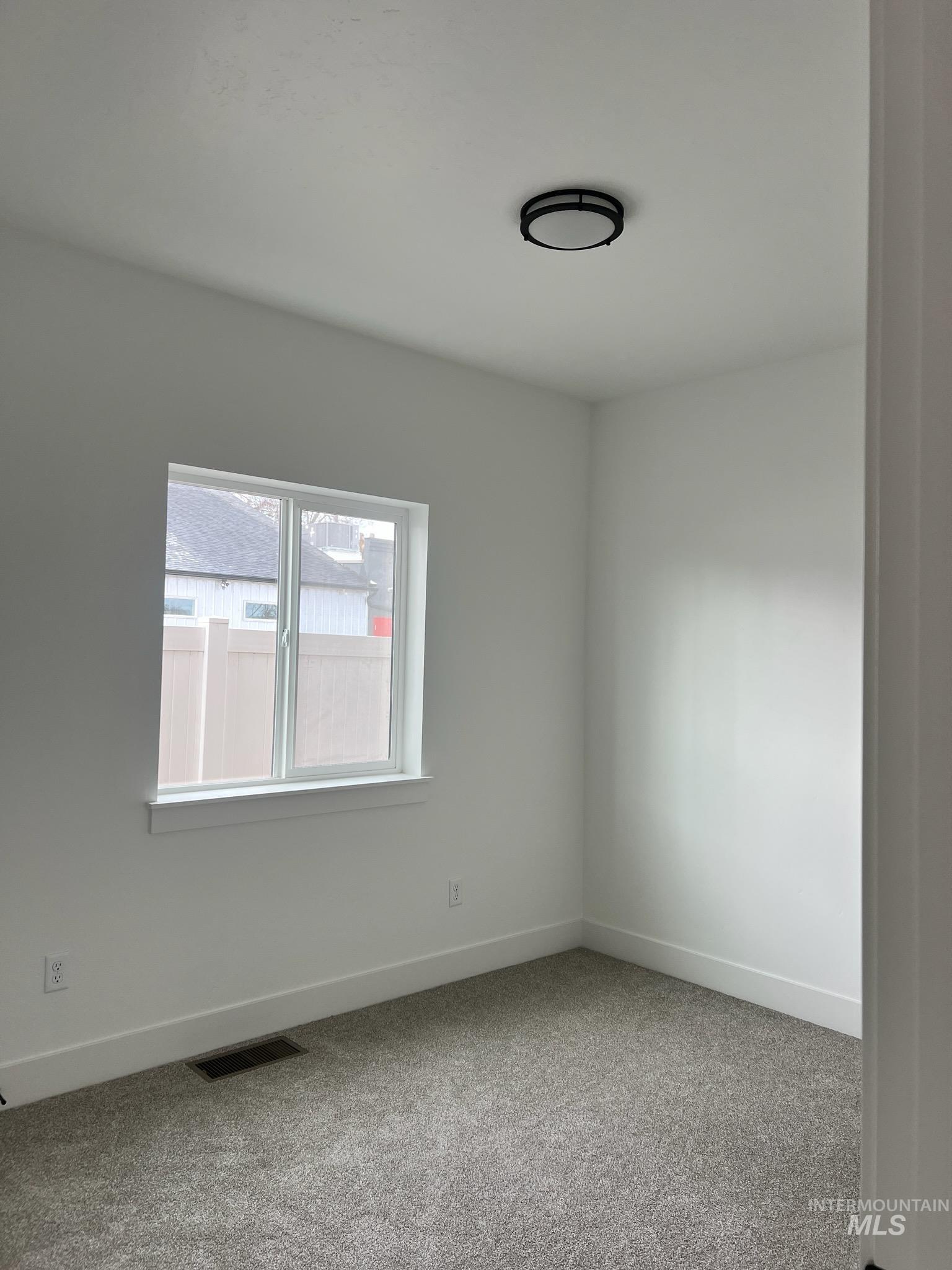 312 E Owyhee Property Photo 5