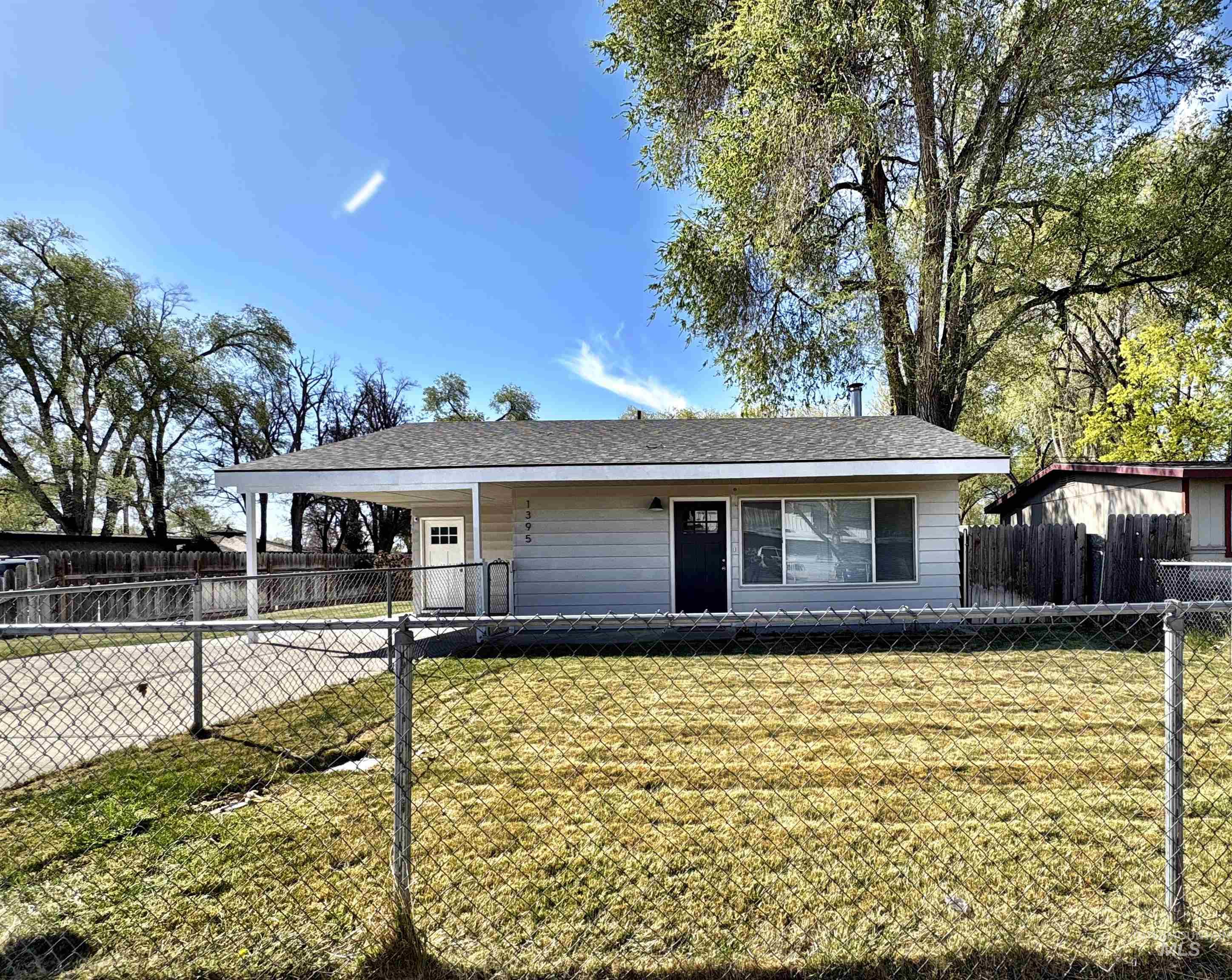 1395 E 5th N Property Photo
