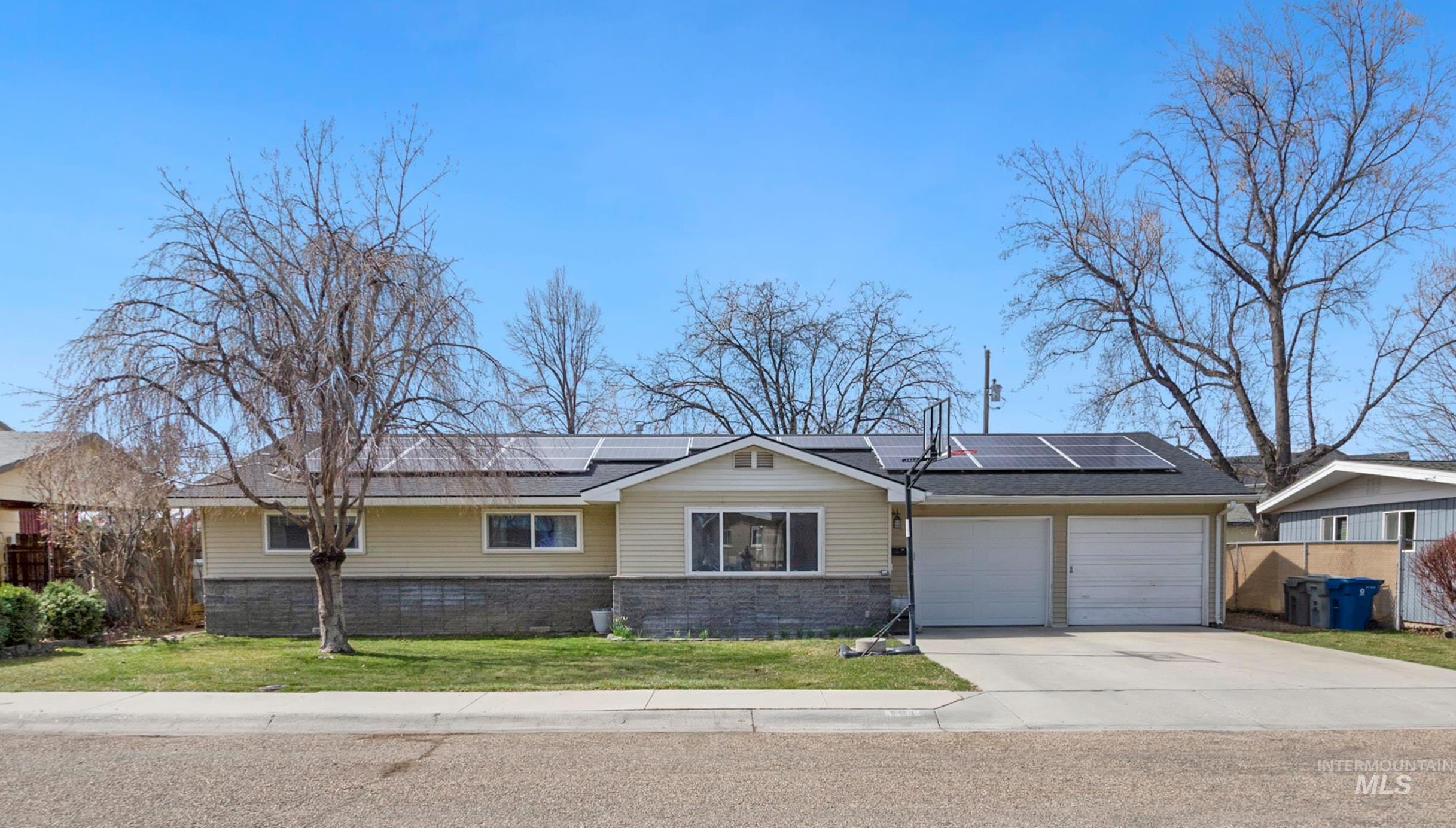 151 S Rowena St Property Photo