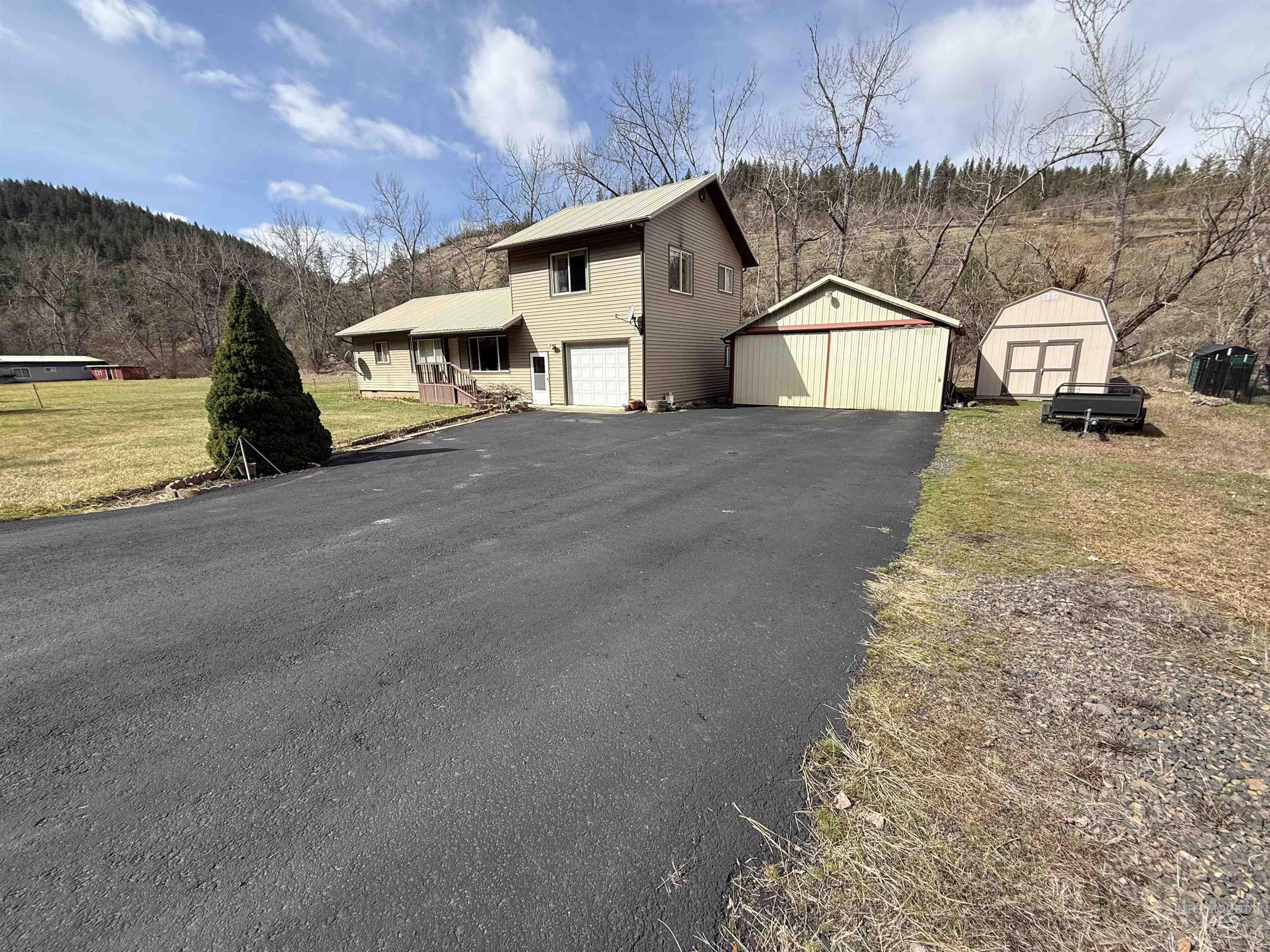 3731 Highway 13 Property Photo 2