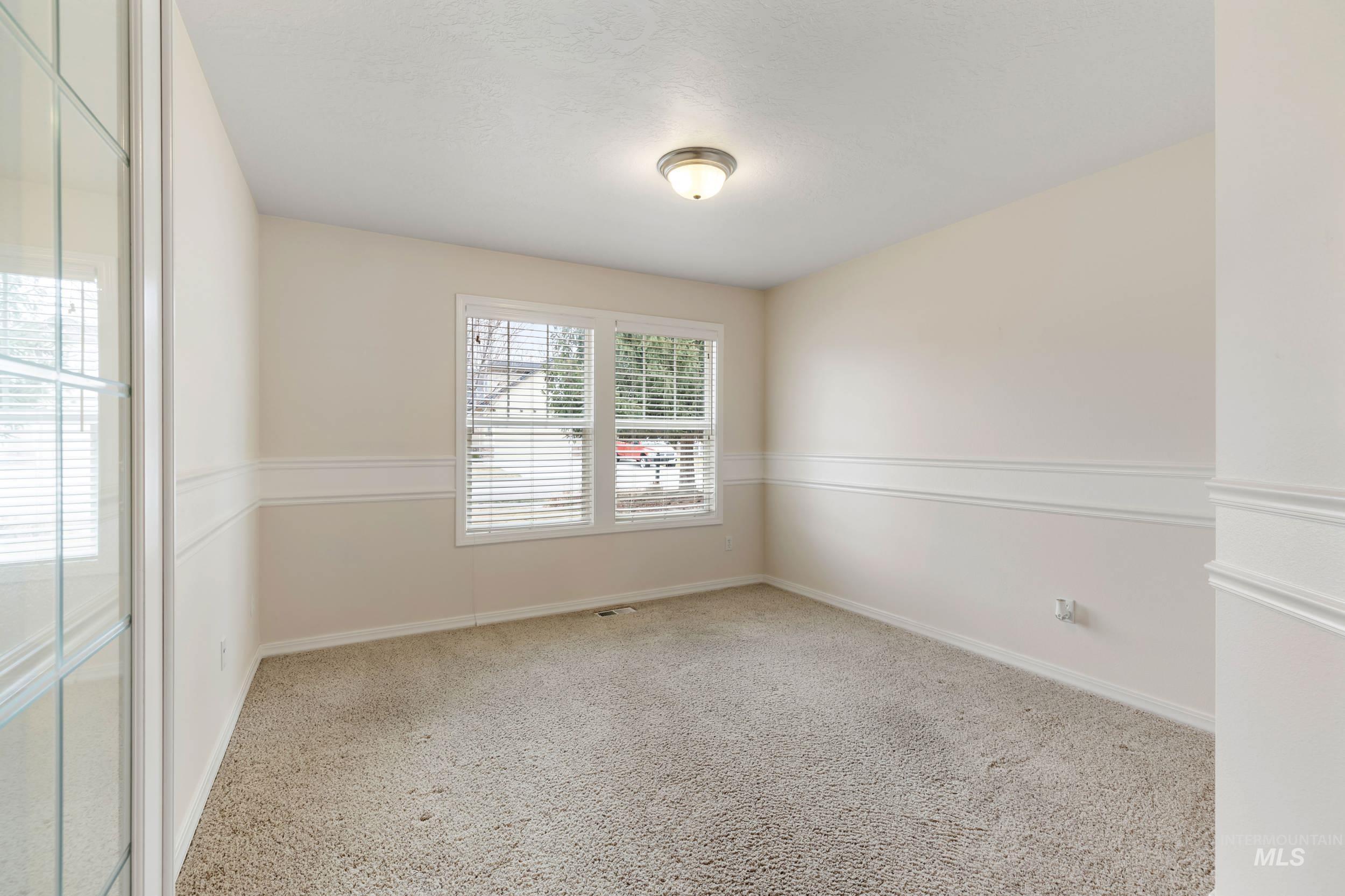 5475 N Mendelson Ave Property Photo 3
