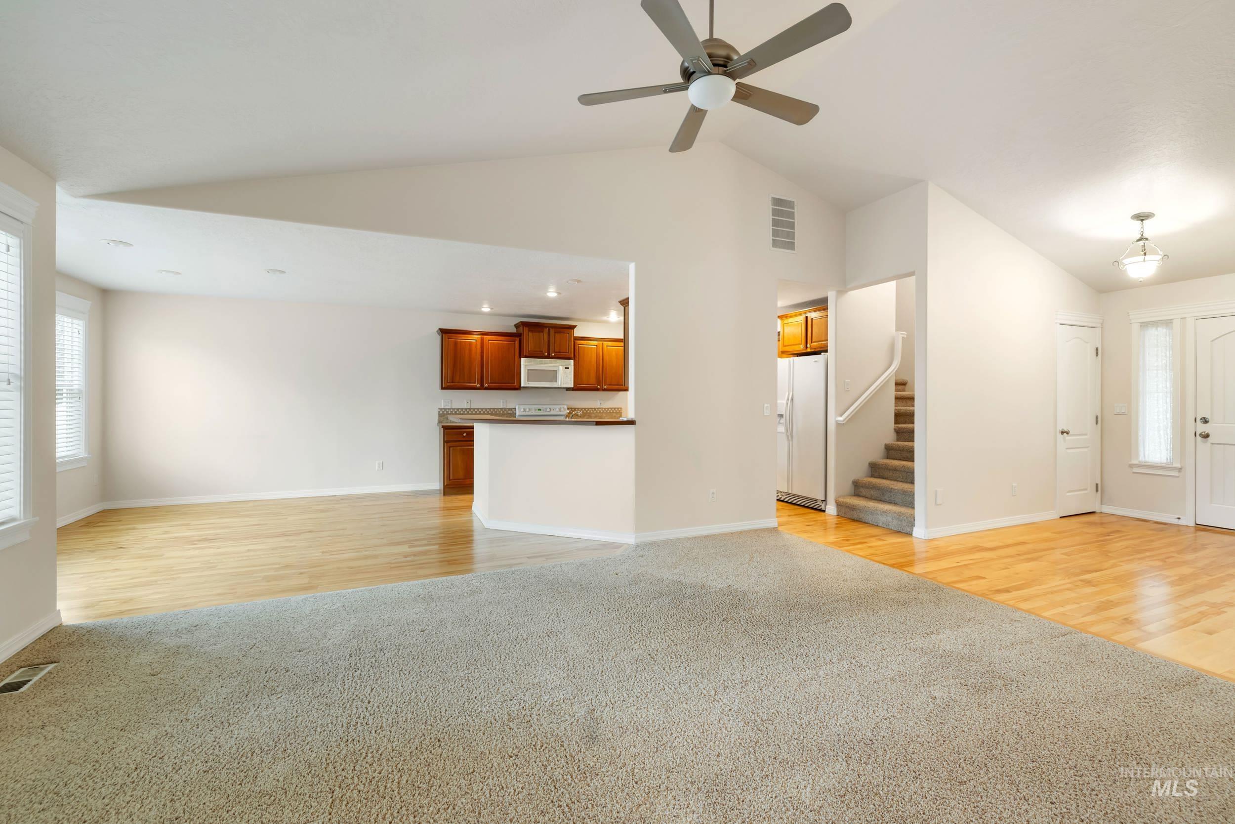 5475 N Mendelson Ave Property Photo 6