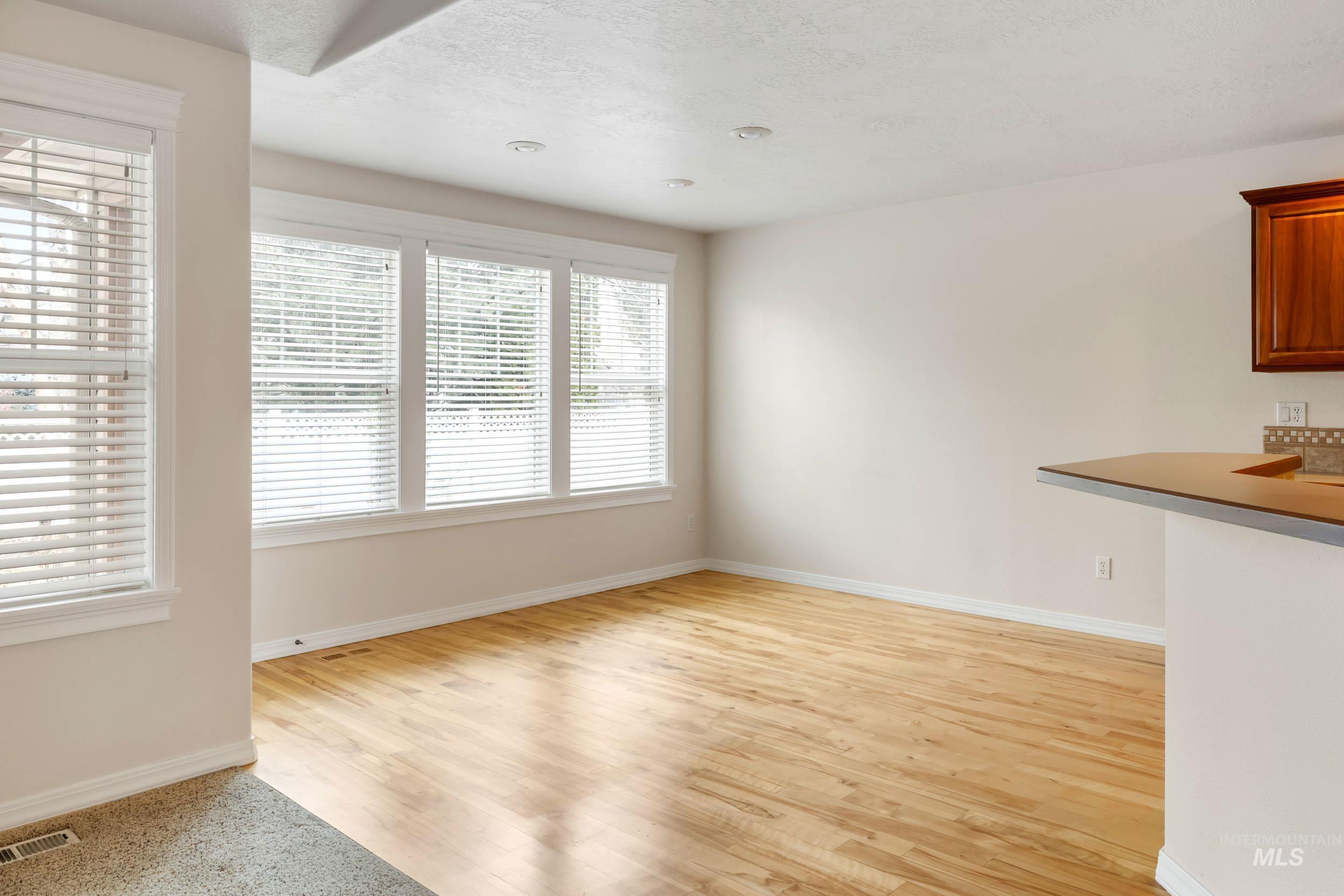 5475 N Mendelson Ave Property Photo 7