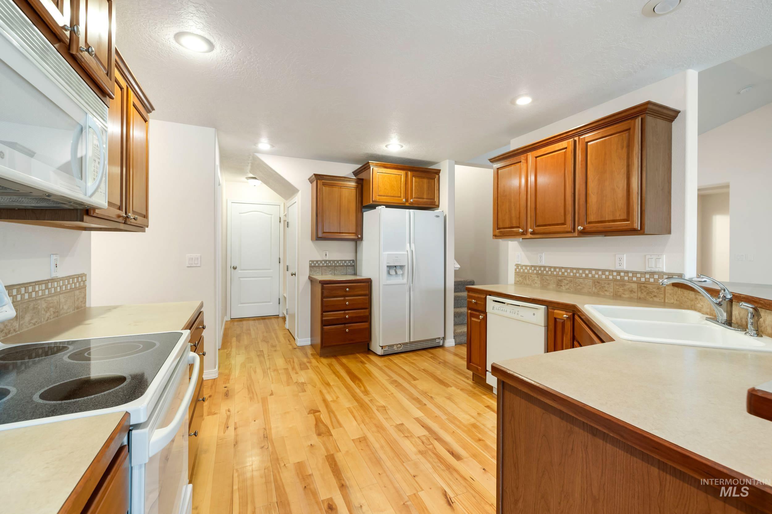 5475 N Mendelson Ave Property Photo 10
