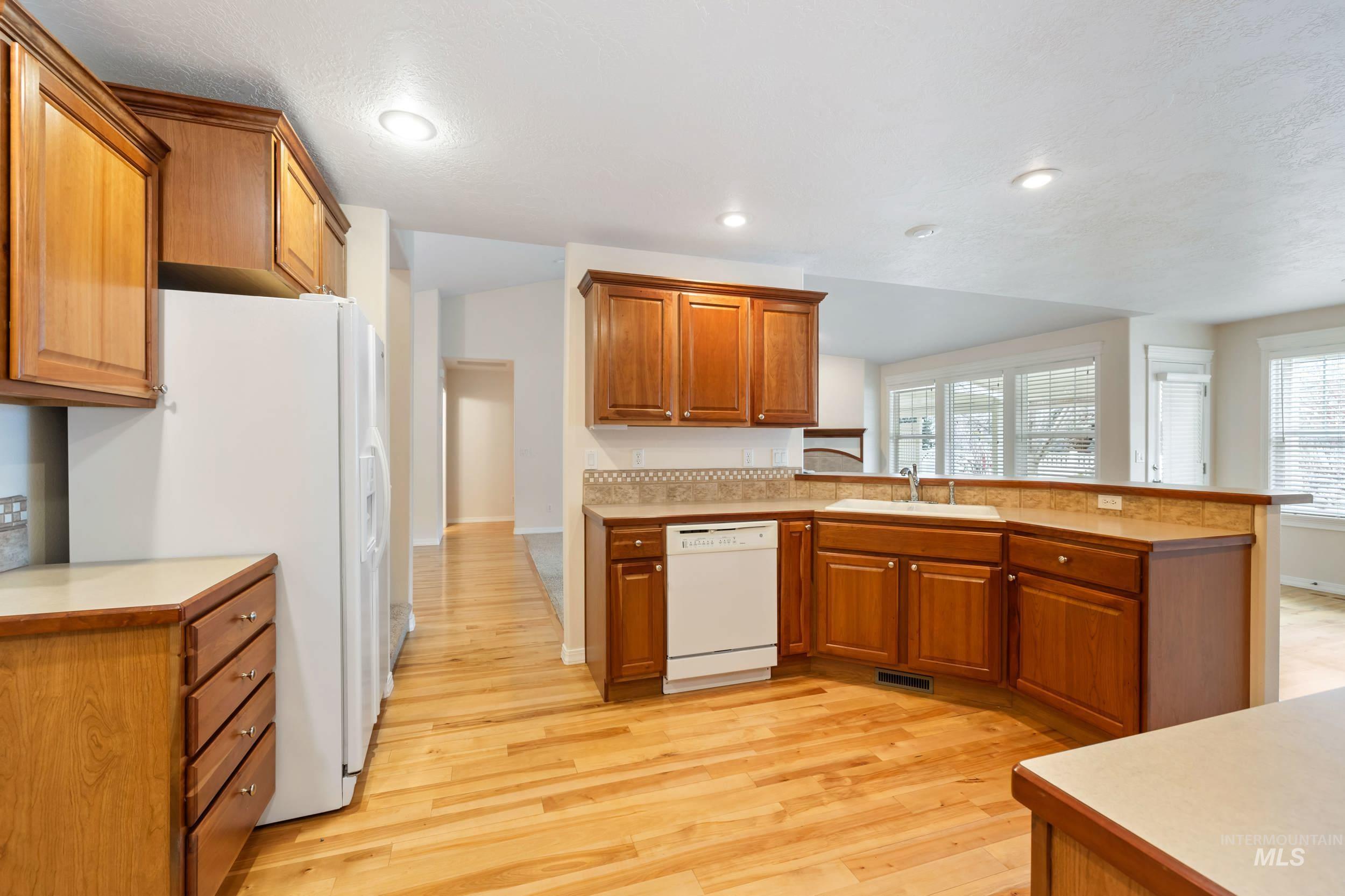 5475 N Mendelson Ave Property Photo 12