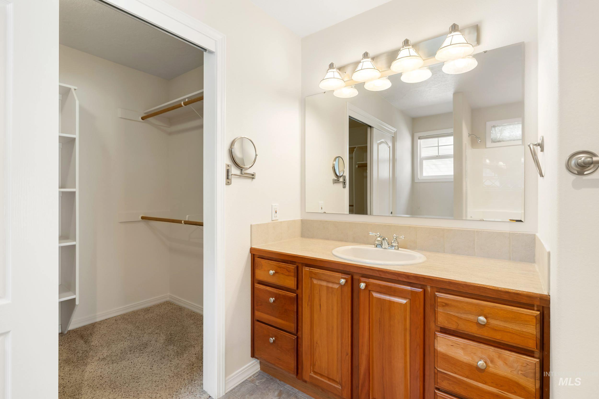 5475 N Mendelson Ave Property Photo 21