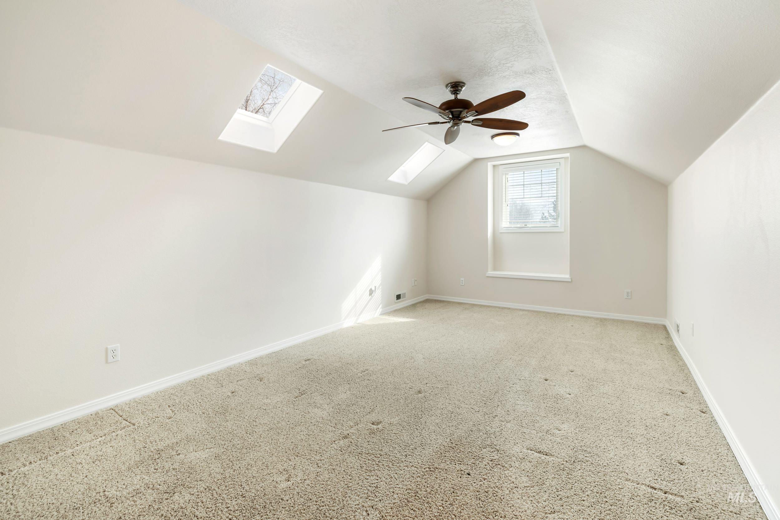 5475 N Mendelson Ave Property Photo 28