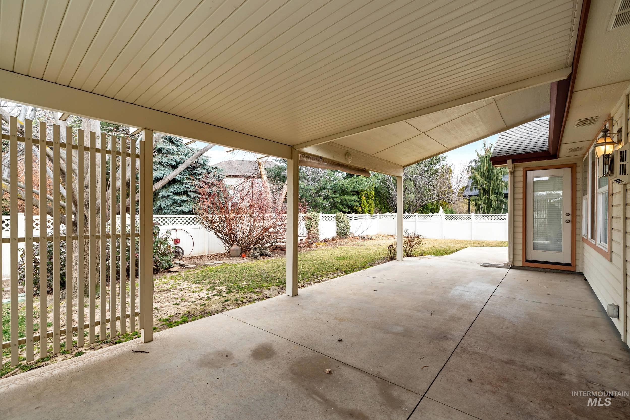 5475 N Mendelson Ave Property Photo 33