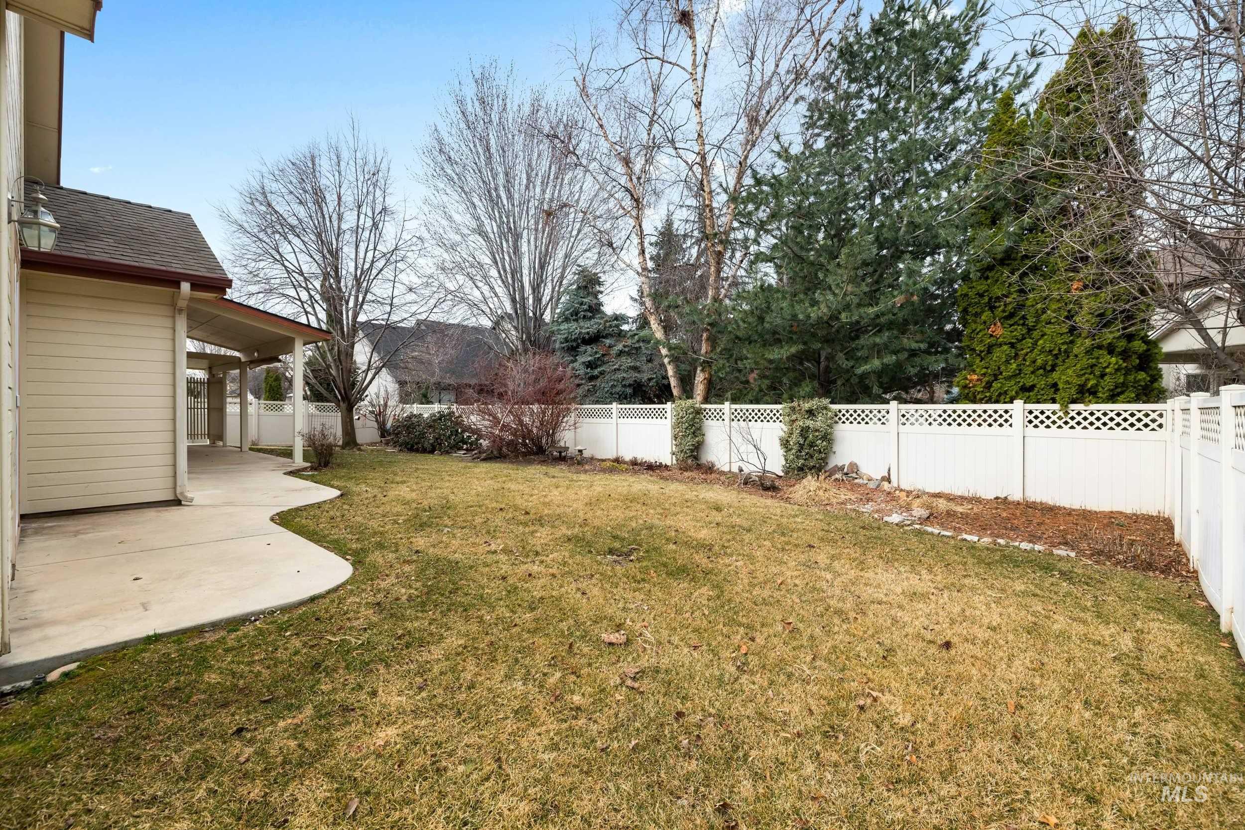 5475 N Mendelson Ave Property Photo 37