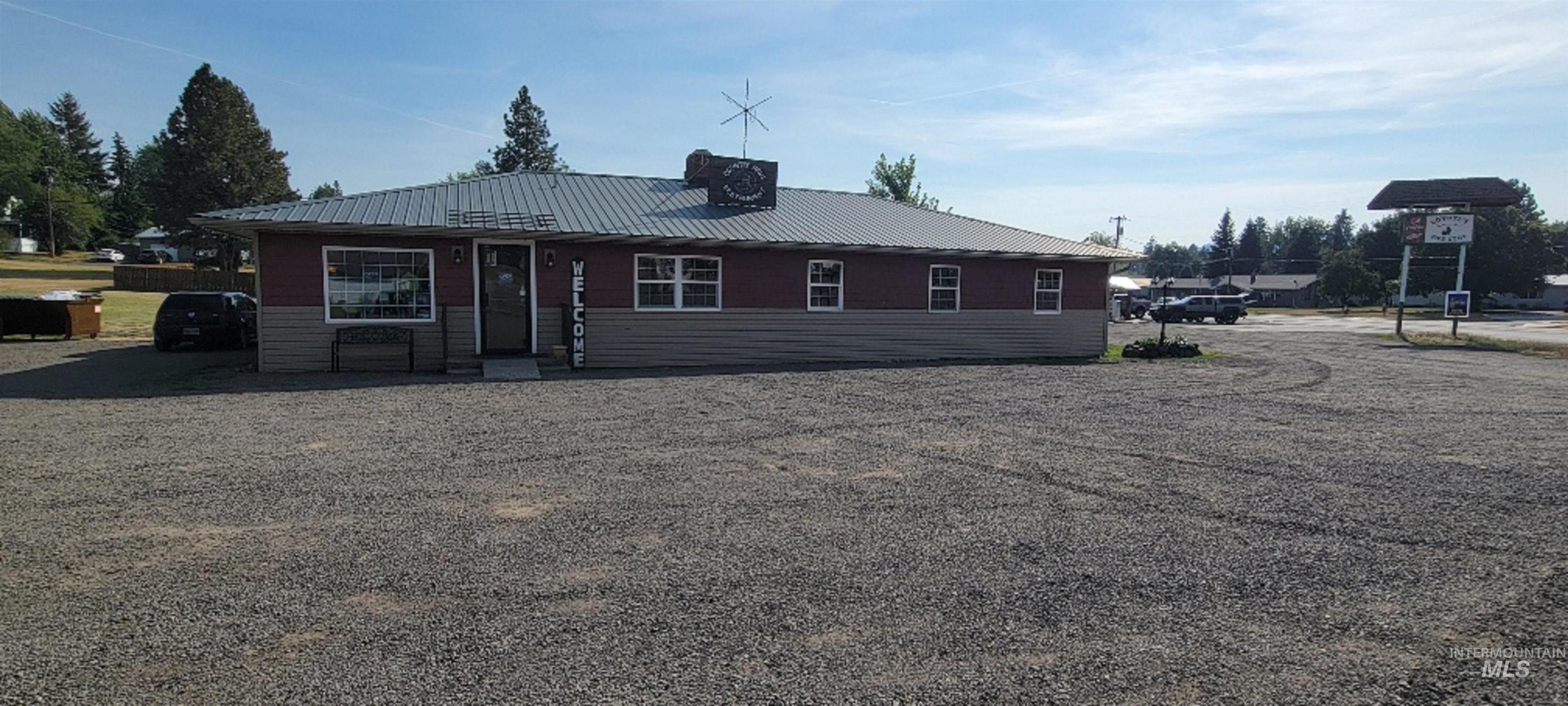 407 Foster Street Property Photo 2