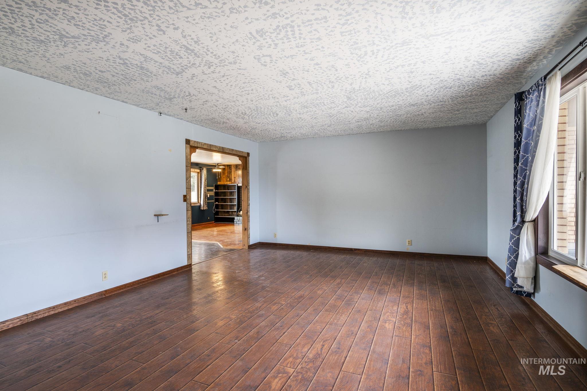 114 Park St. S Property Photo 5