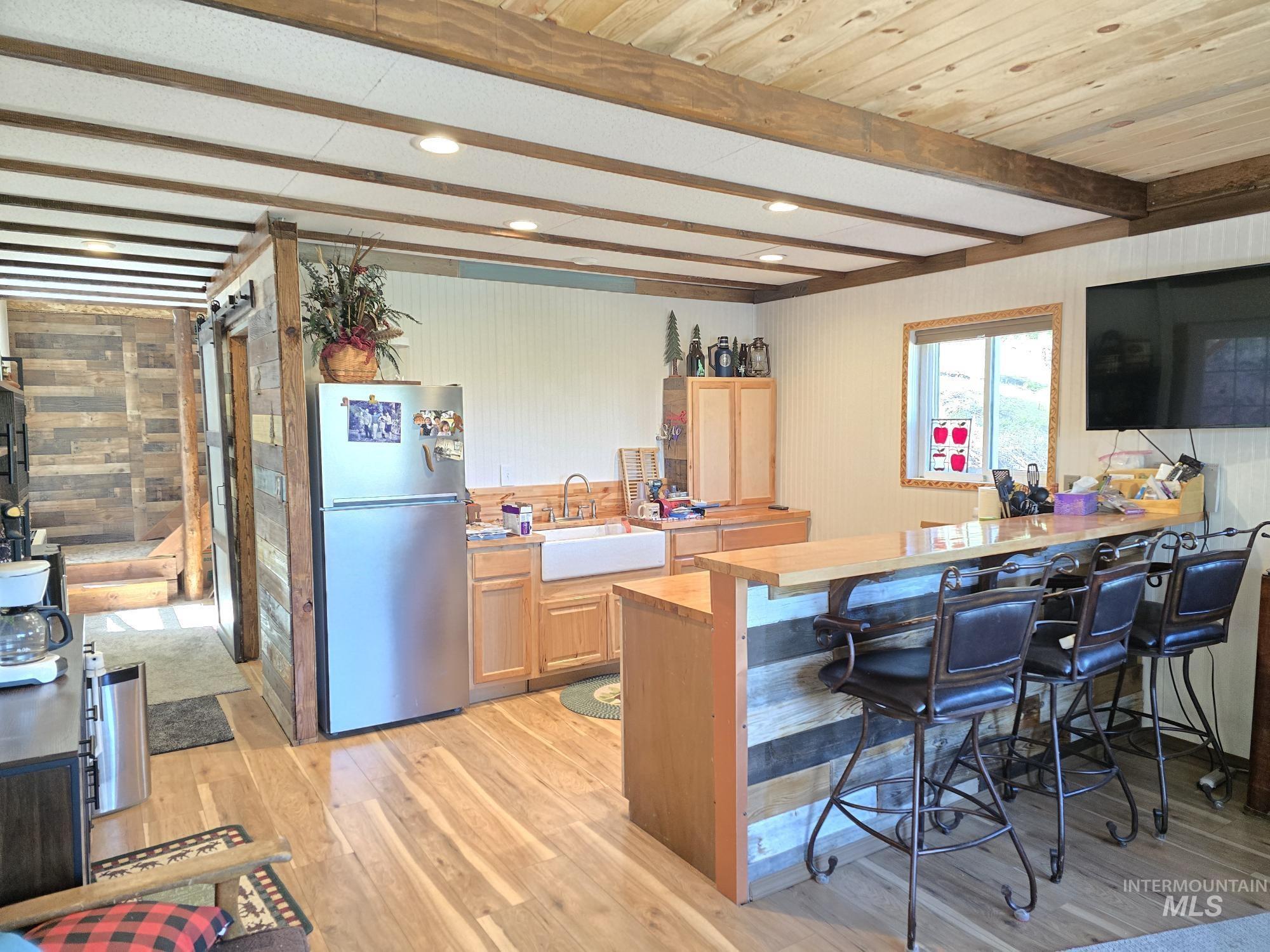 9 Golden Court Property Photo 6