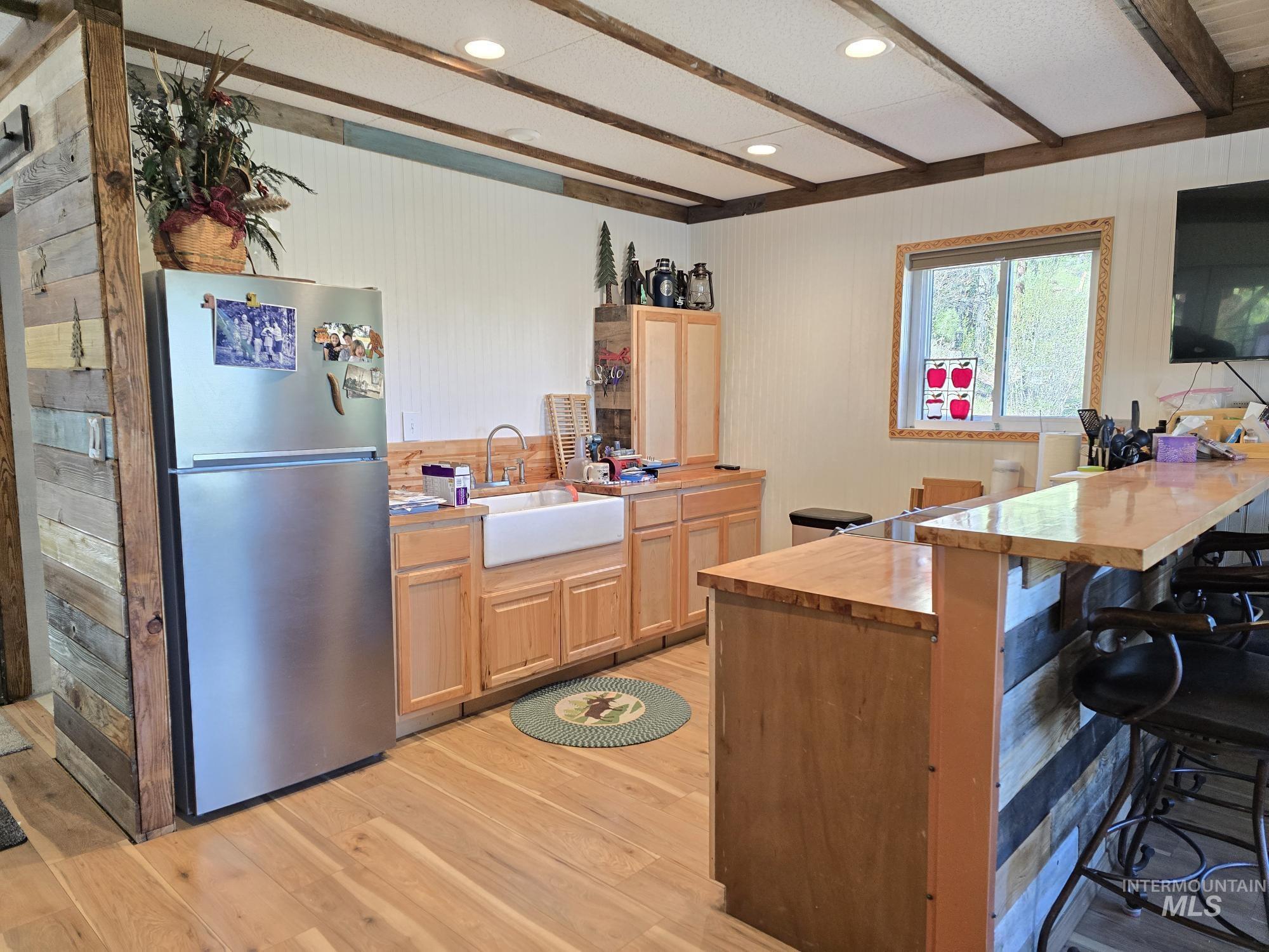 9 Golden Court Property Photo 7