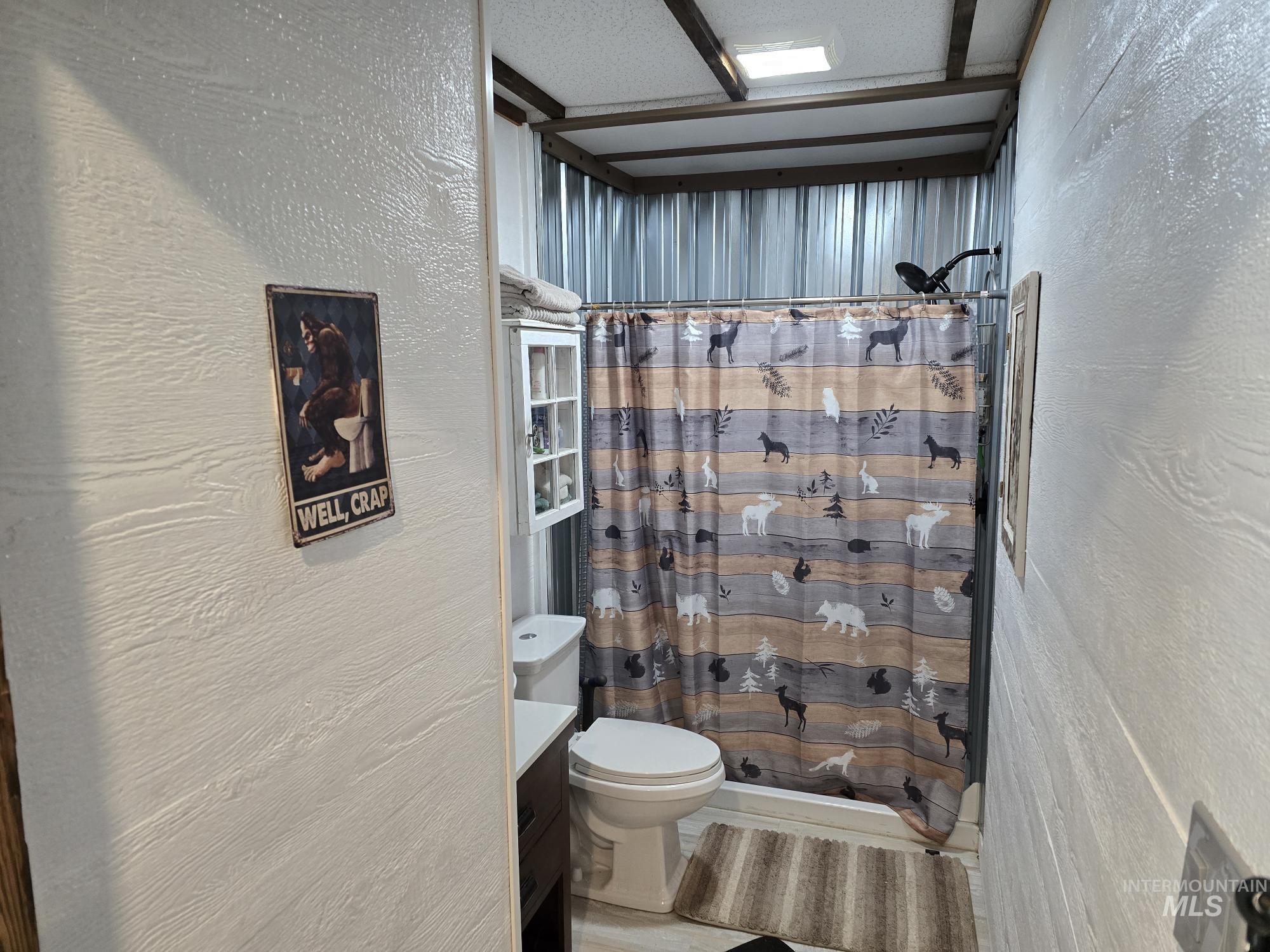 9 Golden Court Property Photo 10
