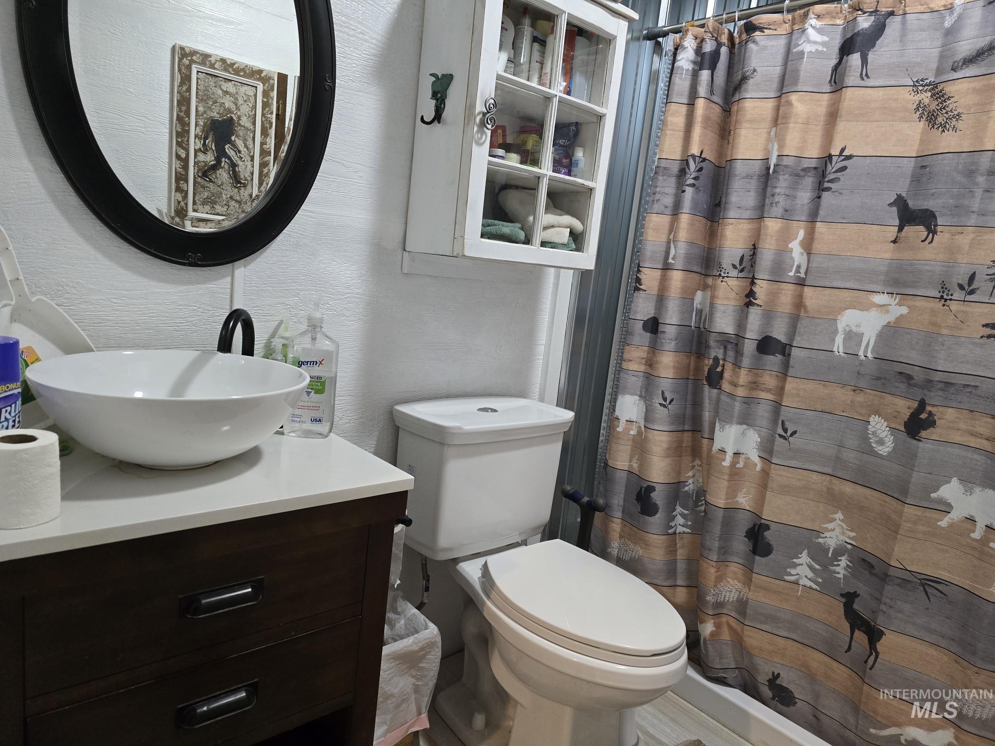 9 Golden Court Property Photo 11