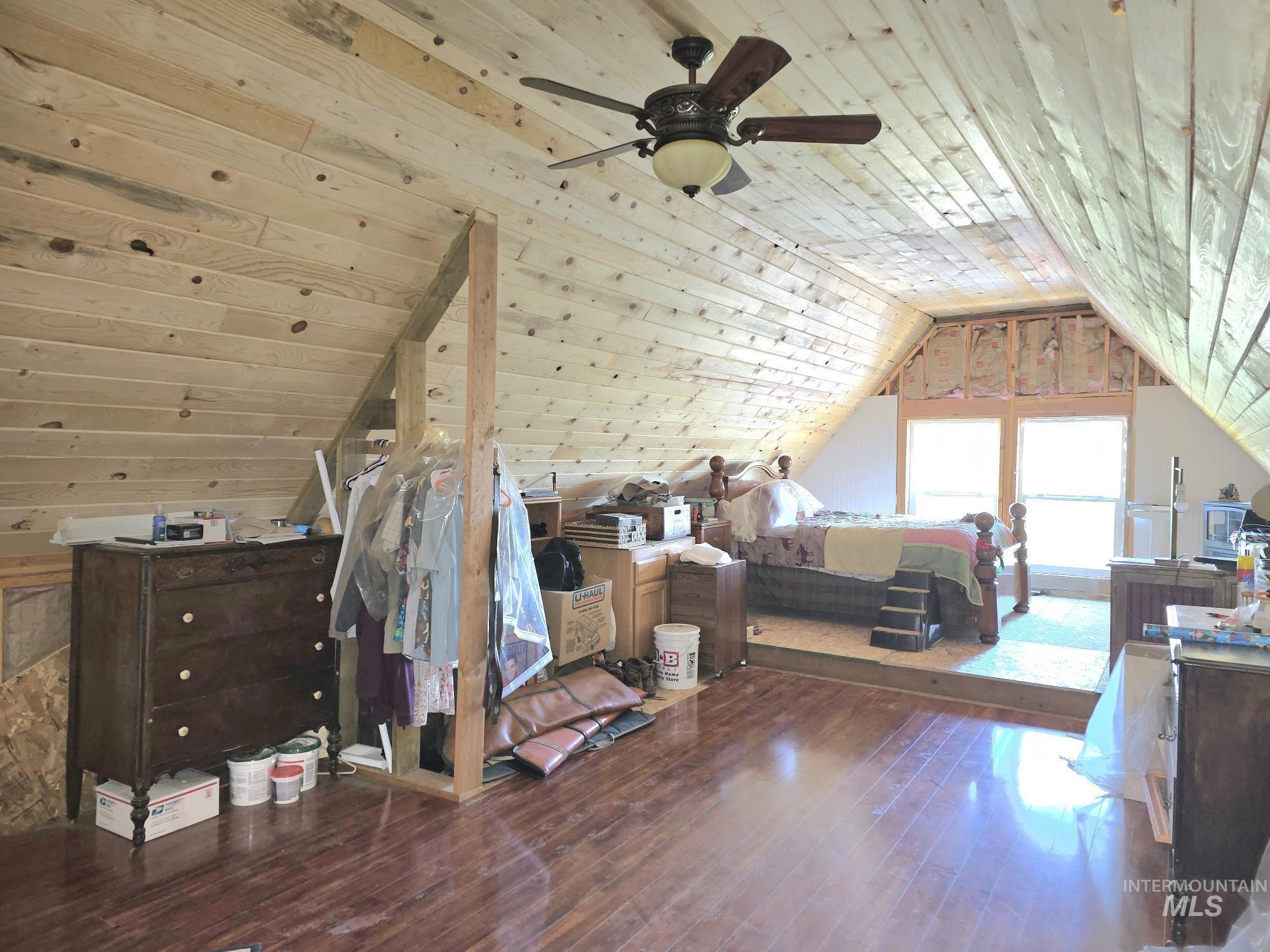 9 Golden Court Property Photo 13