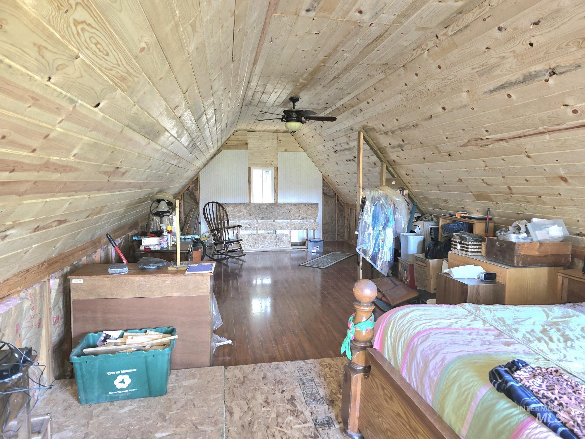 9 Golden Court Property Photo 14