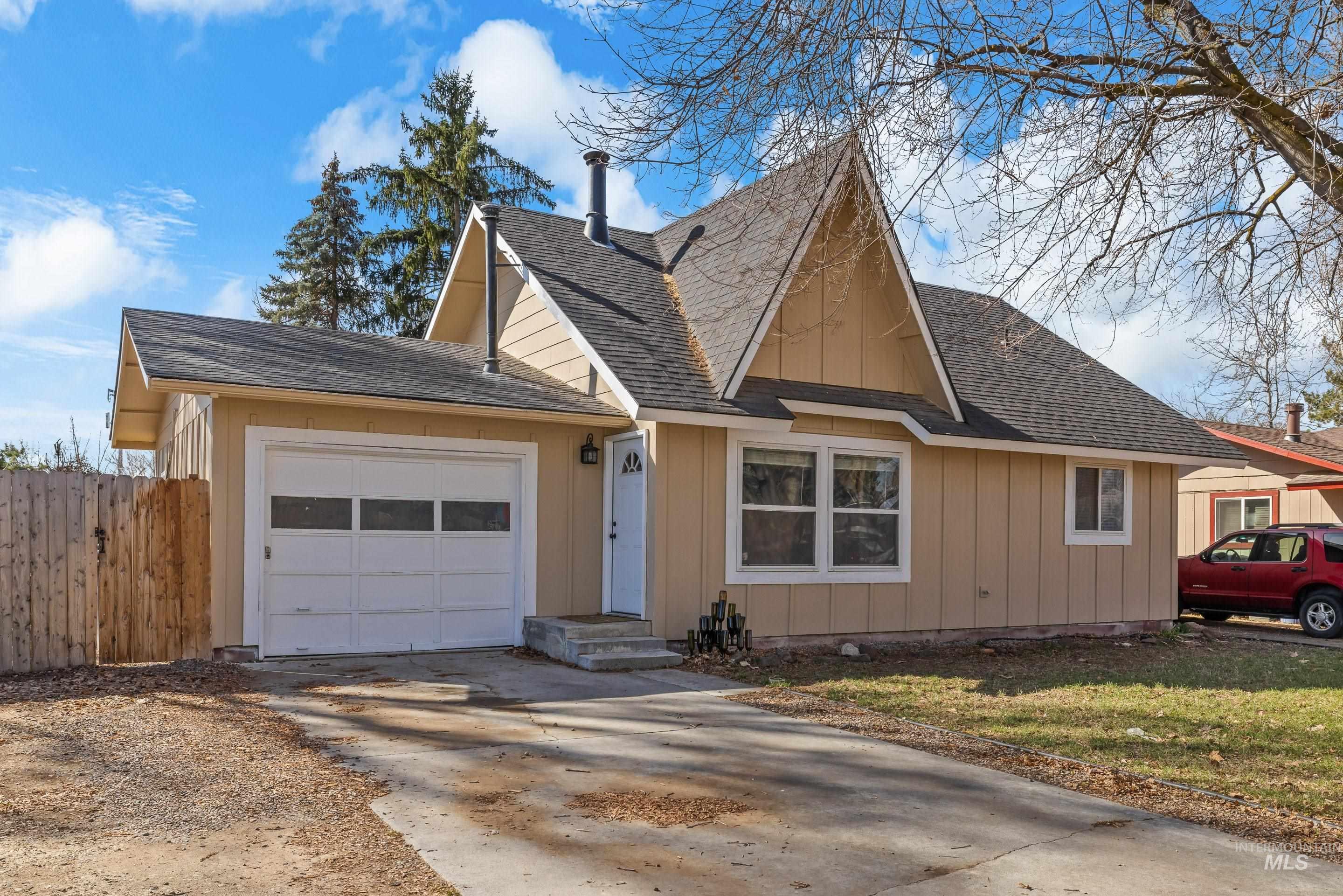 1109 W Holland Ave. Property Photo