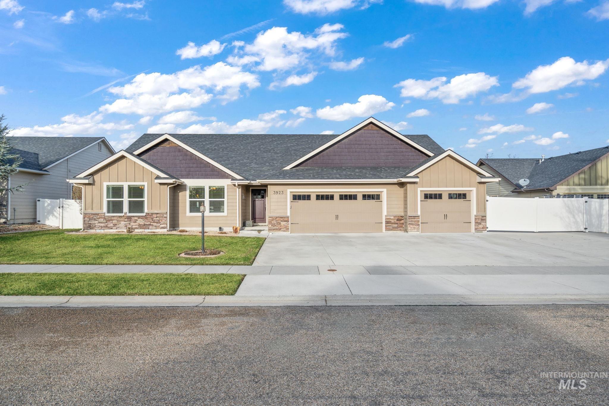 3923 S Raintree Property Photo