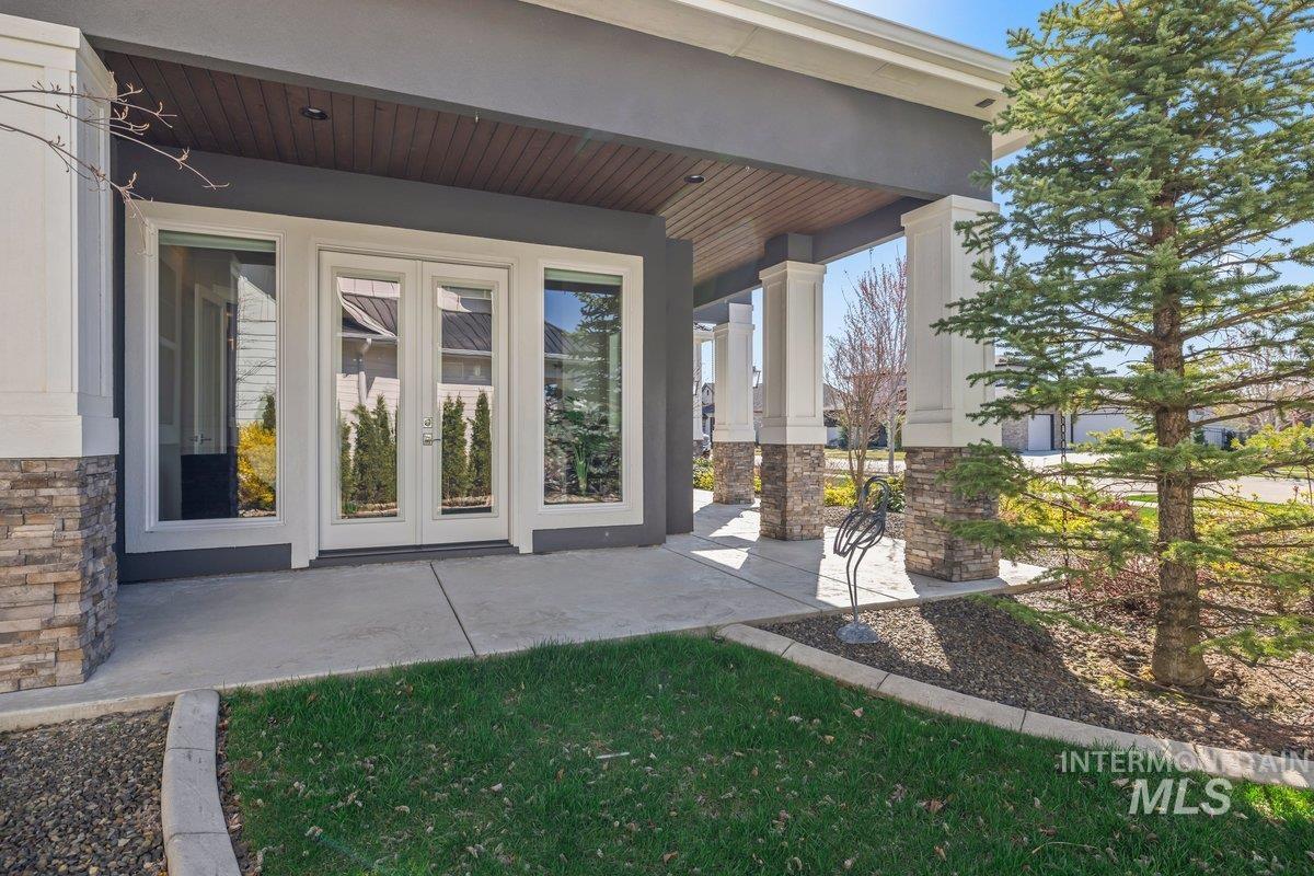 844 S Lake Pointe Way Property Photo 3